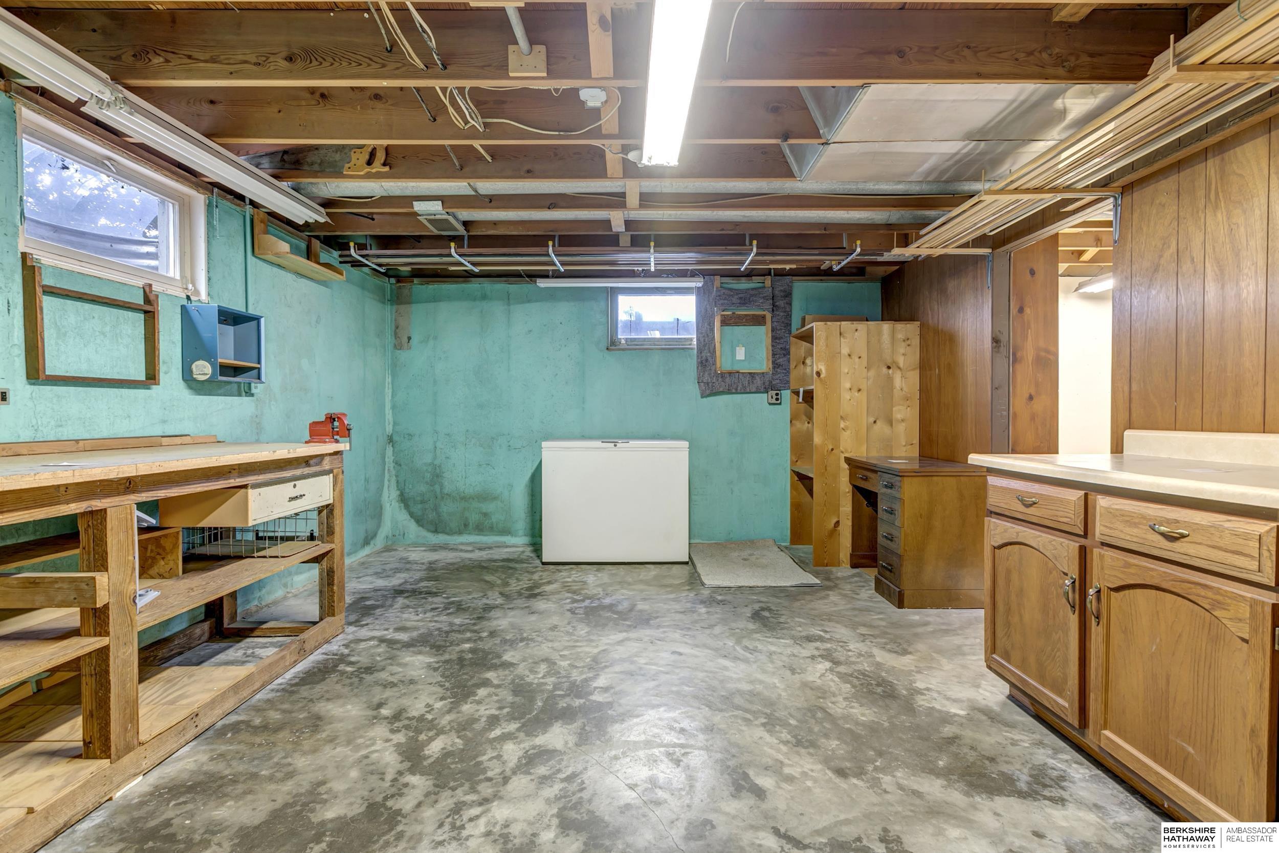 Lincoln, Nebraska 68505, United States, 3 Bedrooms Bedrooms, ,2 BathroomsBathrooms,Residential,Active,200779