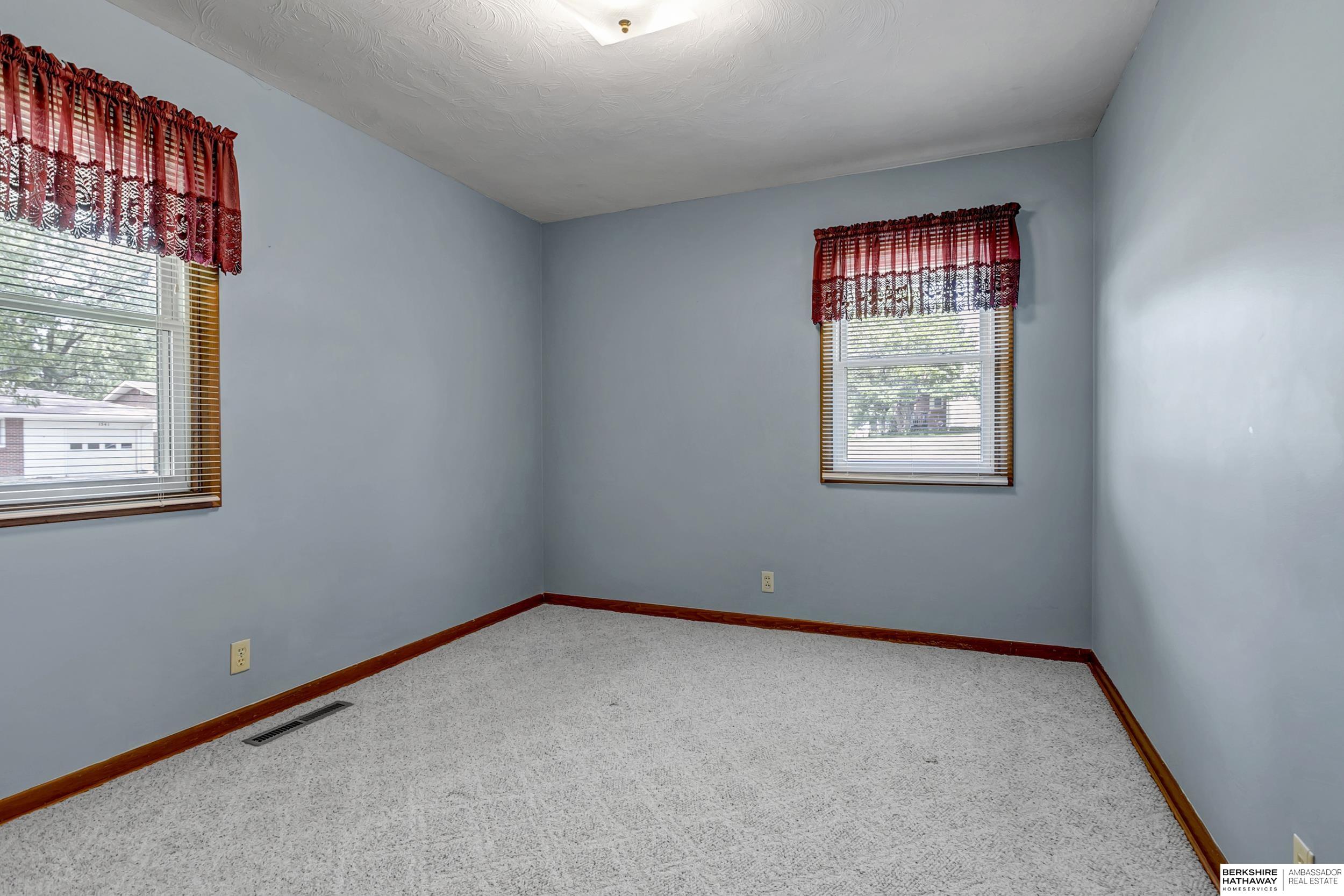 Lincoln, Nebraska 68505, United States, 3 Bedrooms Bedrooms, ,2 BathroomsBathrooms,Residential,Active,200779