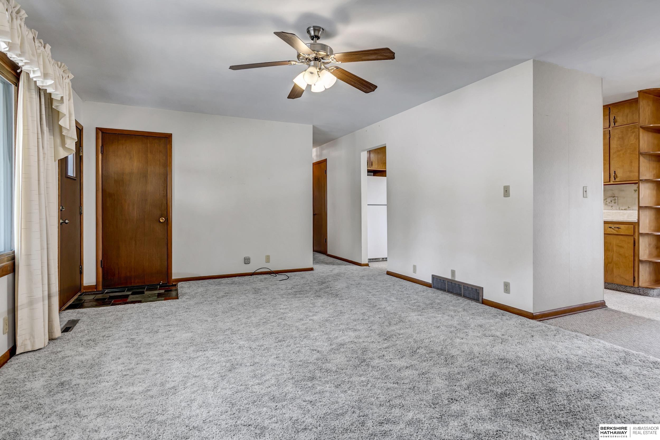 Lincoln, Nebraska 68505, United States, 3 Bedrooms Bedrooms, ,2 BathroomsBathrooms,Residential,Active,200779