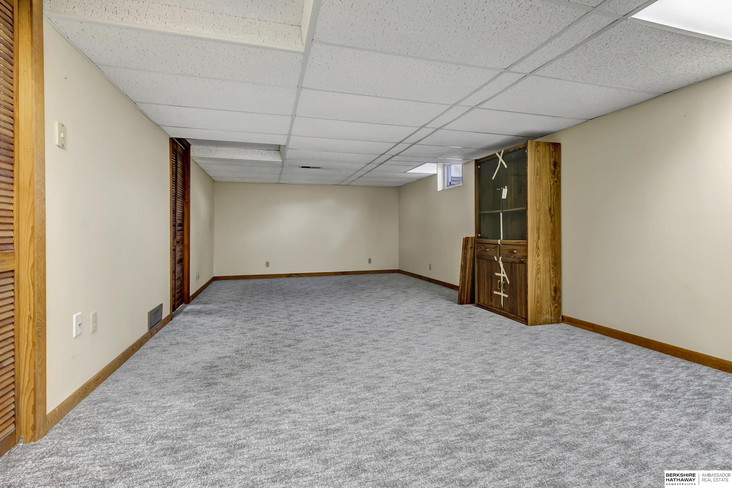 Lincoln, Nebraska 68505, United States, 3 Bedrooms Bedrooms, ,2 BathroomsBathrooms,Residential,Active,200779