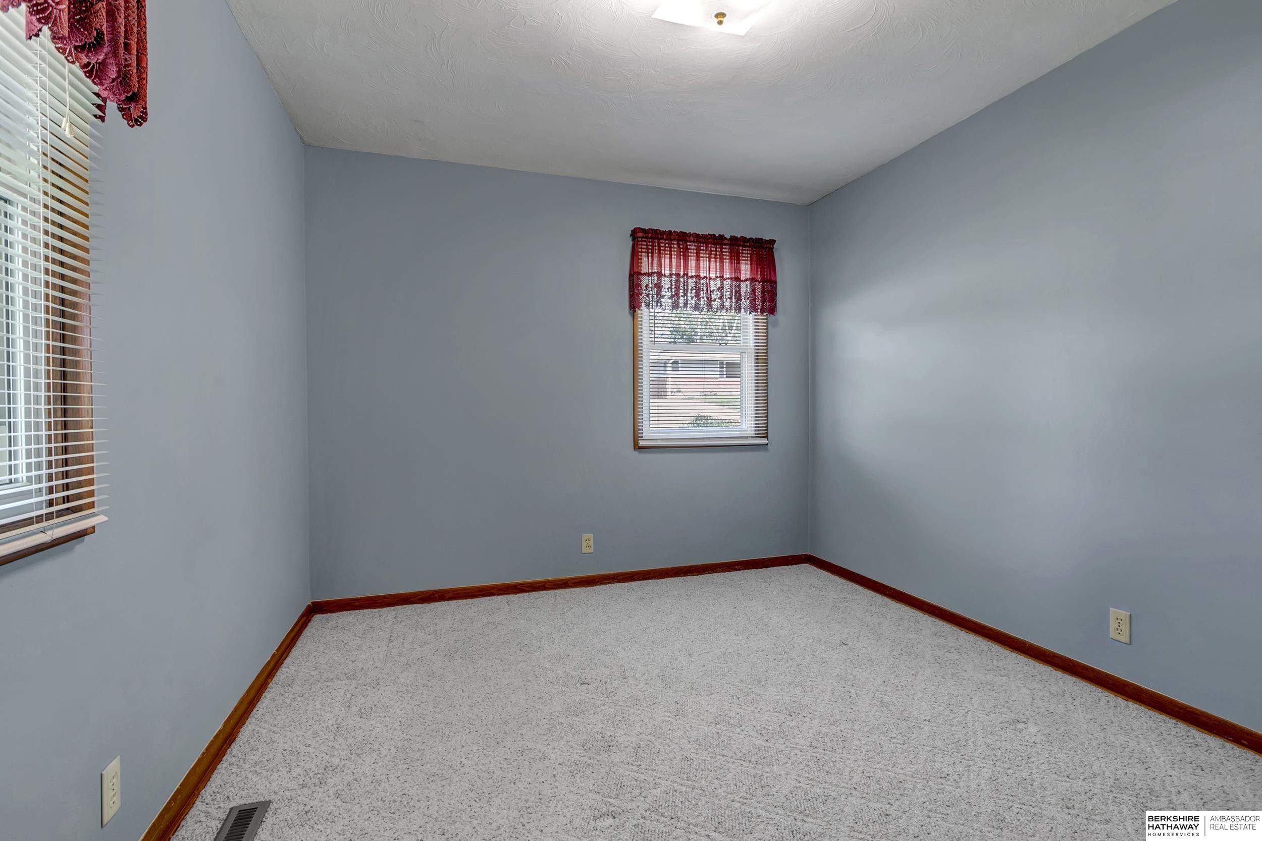 Lincoln, Nebraska 68505, United States, 3 Bedrooms Bedrooms, ,2 BathroomsBathrooms,Residential,Active,200779