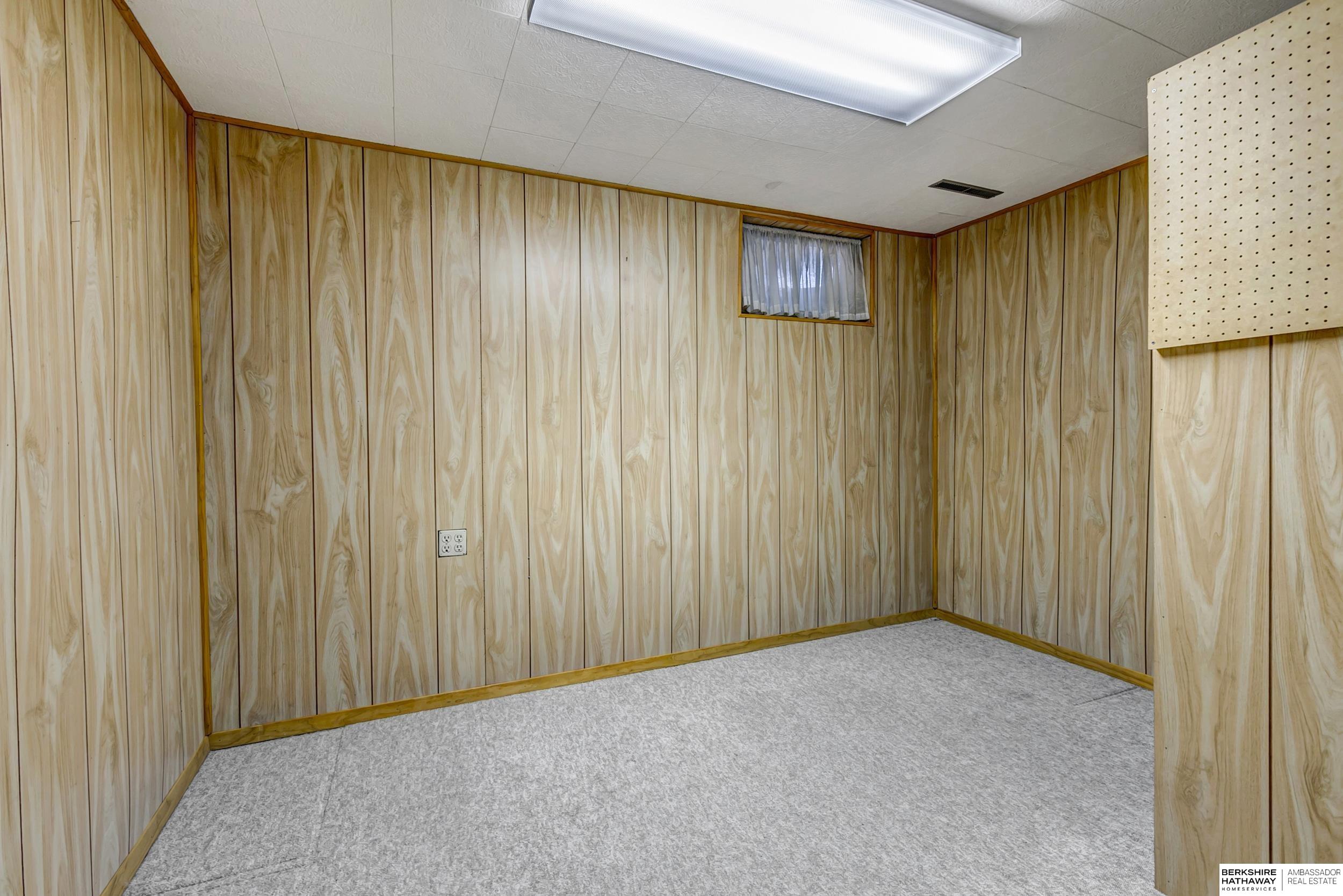 Lincoln, Nebraska 68505, United States, 3 Bedrooms Bedrooms, ,2 BathroomsBathrooms,Residential,Active,200779