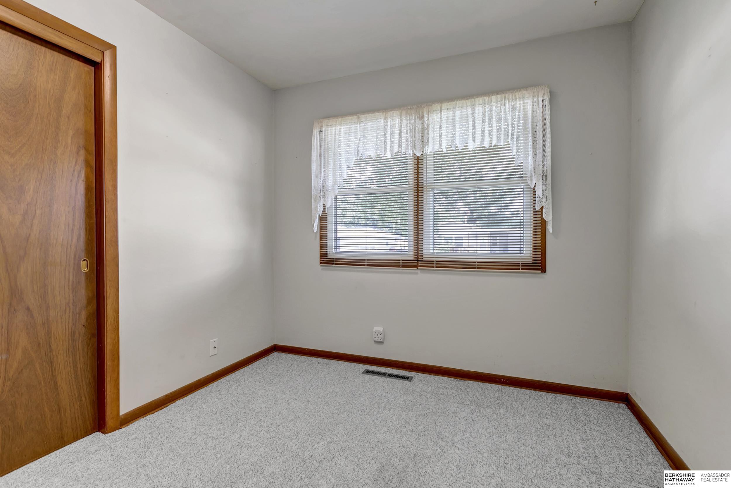 Lincoln, Nebraska 68505, United States, 3 Bedrooms Bedrooms, ,2 BathroomsBathrooms,Residential,Active,200779