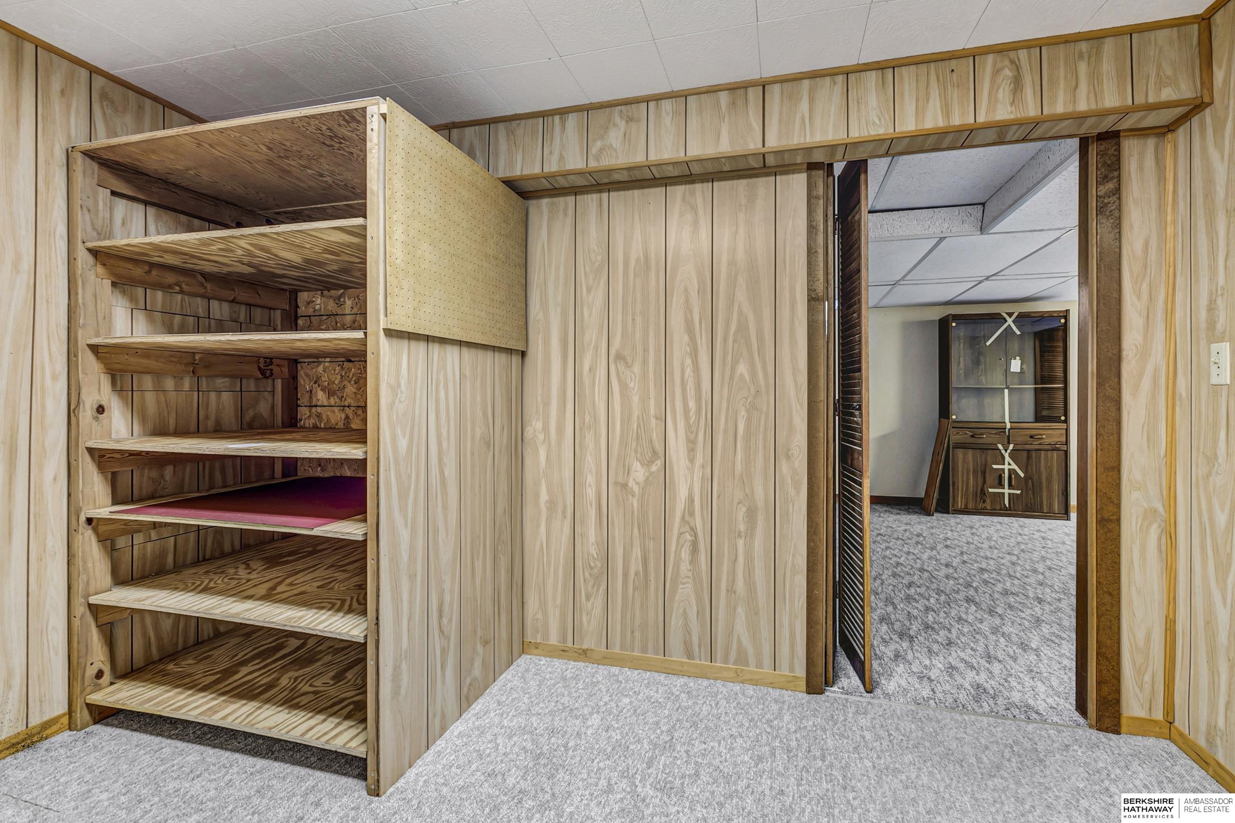 Lincoln, Nebraska 68505, United States, 3 Bedrooms Bedrooms, ,2 BathroomsBathrooms,Residential,Active,200779