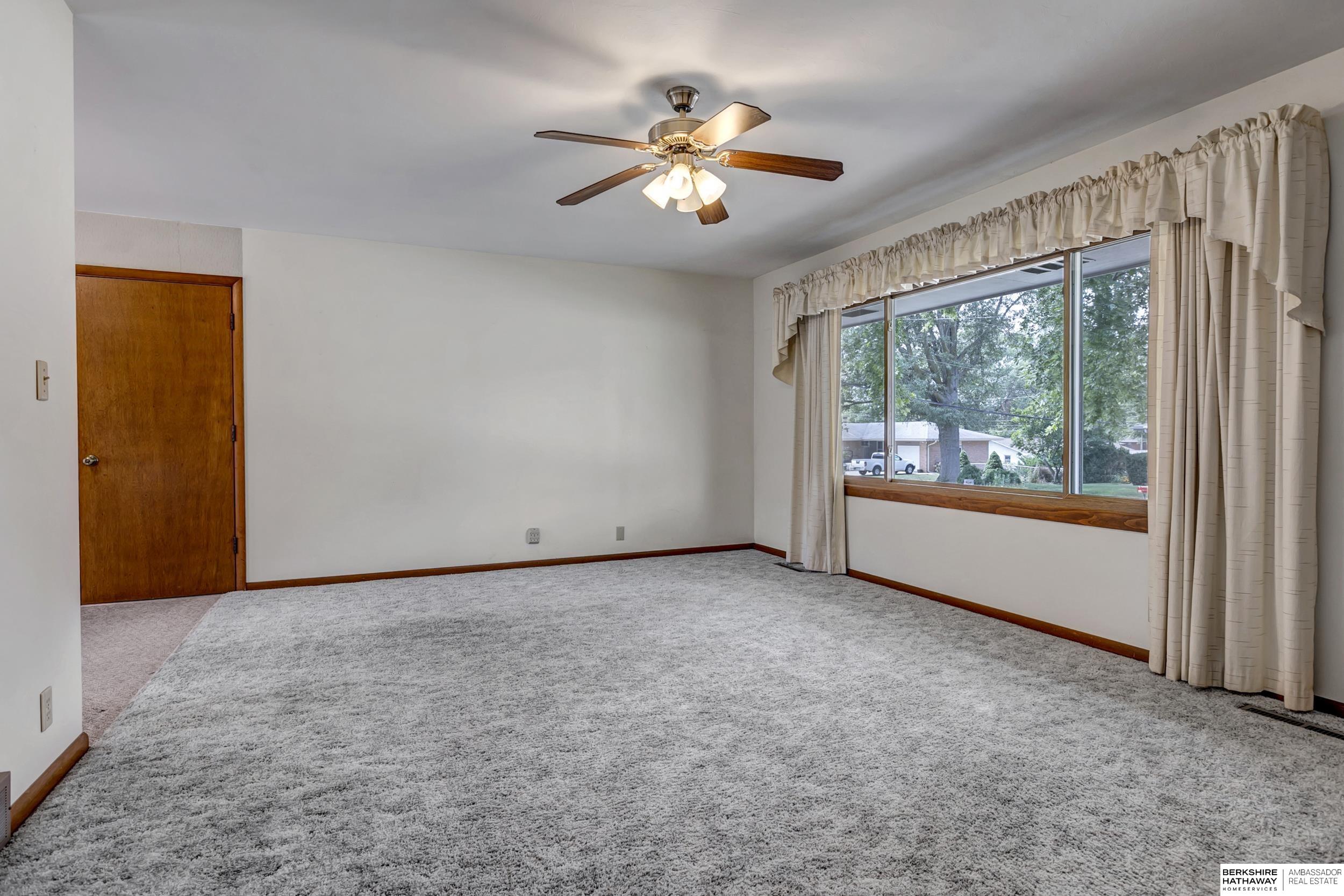 Lincoln, Nebraska 68505, United States, 3 Bedrooms Bedrooms, ,2 BathroomsBathrooms,Residential,Active,200779