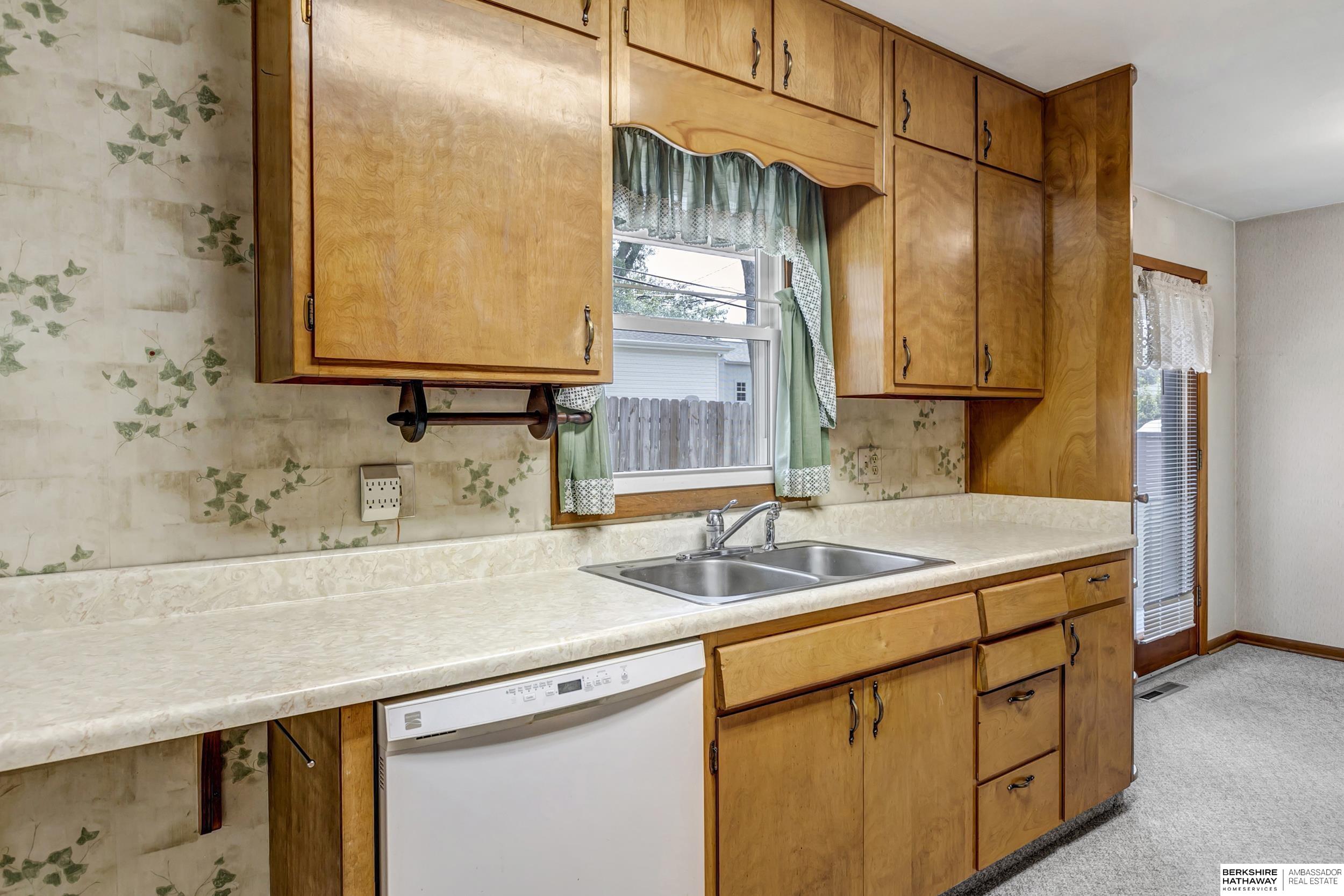 Lincoln, Nebraska 68505, United States, 3 Bedrooms Bedrooms, ,2 BathroomsBathrooms,Residential,Active,200779