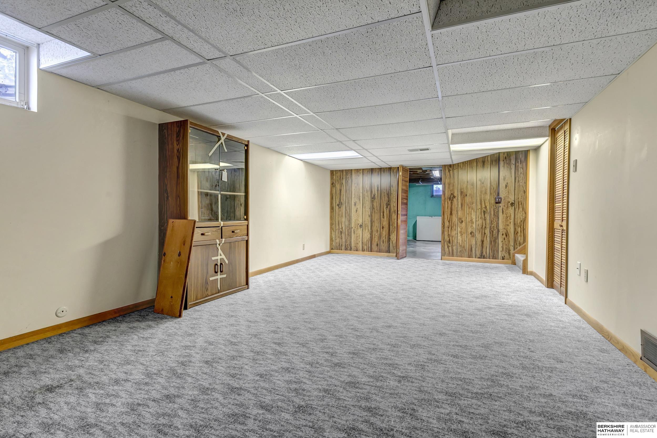 Lincoln, Nebraska 68505, United States, 3 Bedrooms Bedrooms, ,2 BathroomsBathrooms,Residential,Active,200779