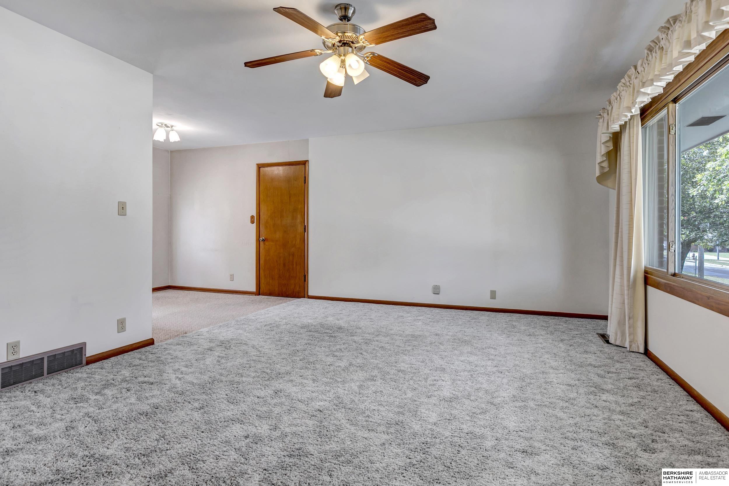 Lincoln, Nebraska 68505, United States, 3 Bedrooms Bedrooms, ,2 BathroomsBathrooms,Residential,Active,200779