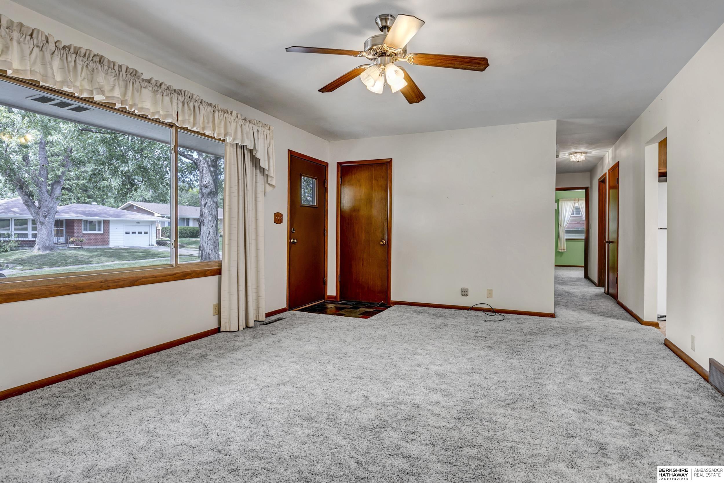 Lincoln, Nebraska 68505, United States, 3 Bedrooms Bedrooms, ,2 BathroomsBathrooms,Residential,Active,200779