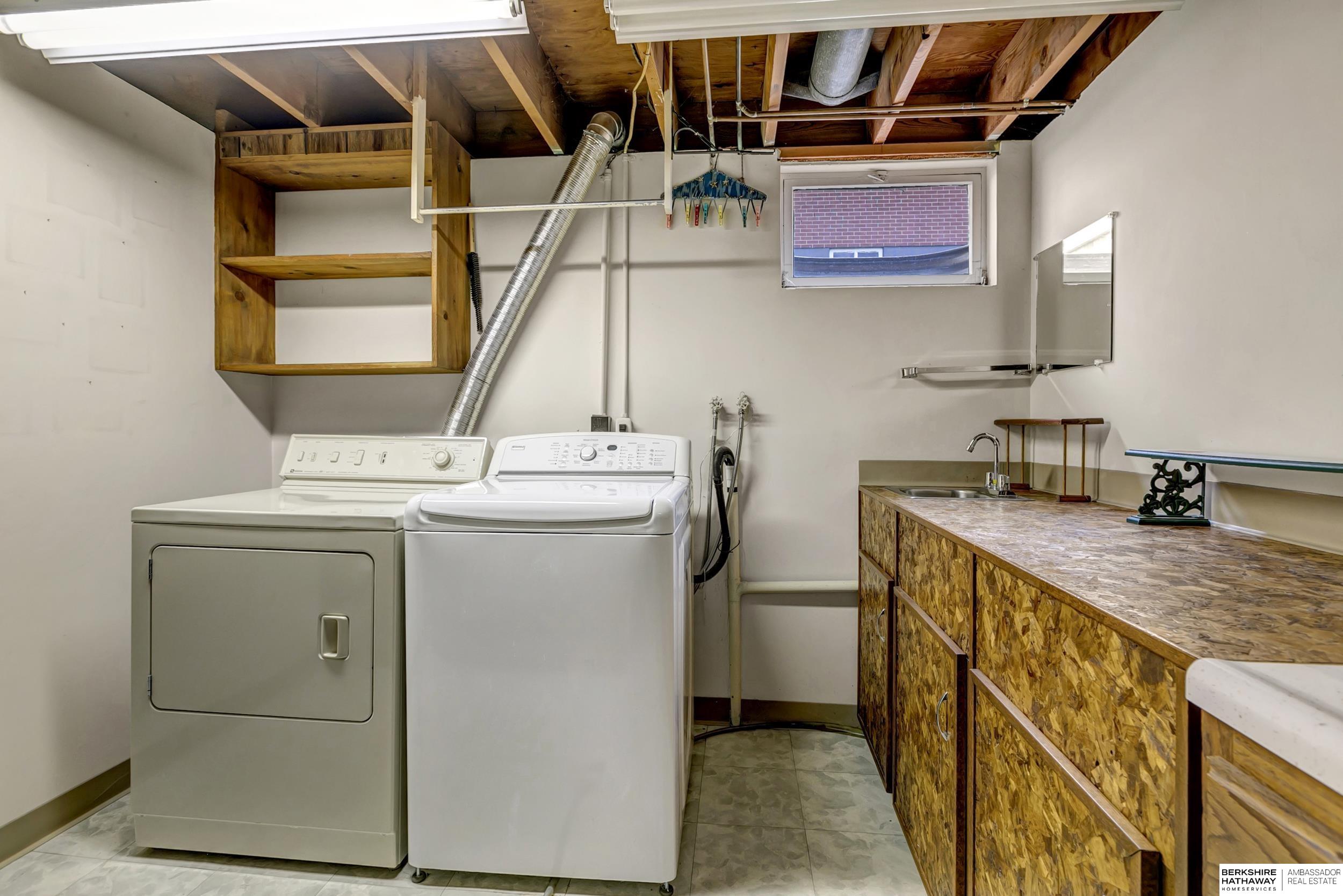 Lincoln, Nebraska 68505, United States, 3 Bedrooms Bedrooms, ,2 BathroomsBathrooms,Residential,Active,200779