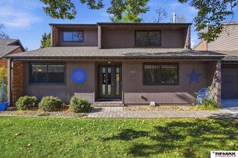 Photo of 1901 Greenbriar Lane, Lincoln, NE 68506 (MLS # 22617509)