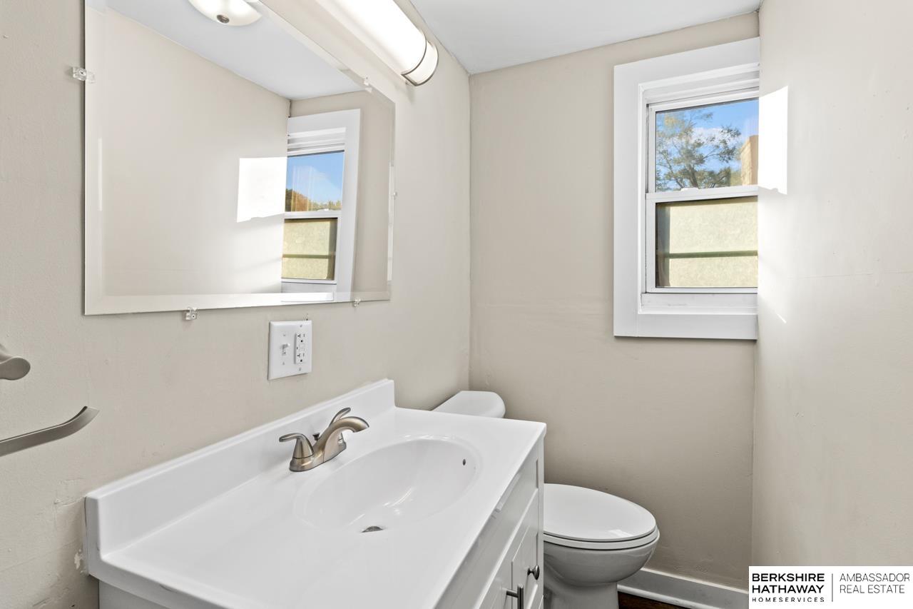 Omaha, Nebraska 68110, United States, 4 Bedrooms Bedrooms, ,1 BathroomBathrooms,Residential,Active,251335