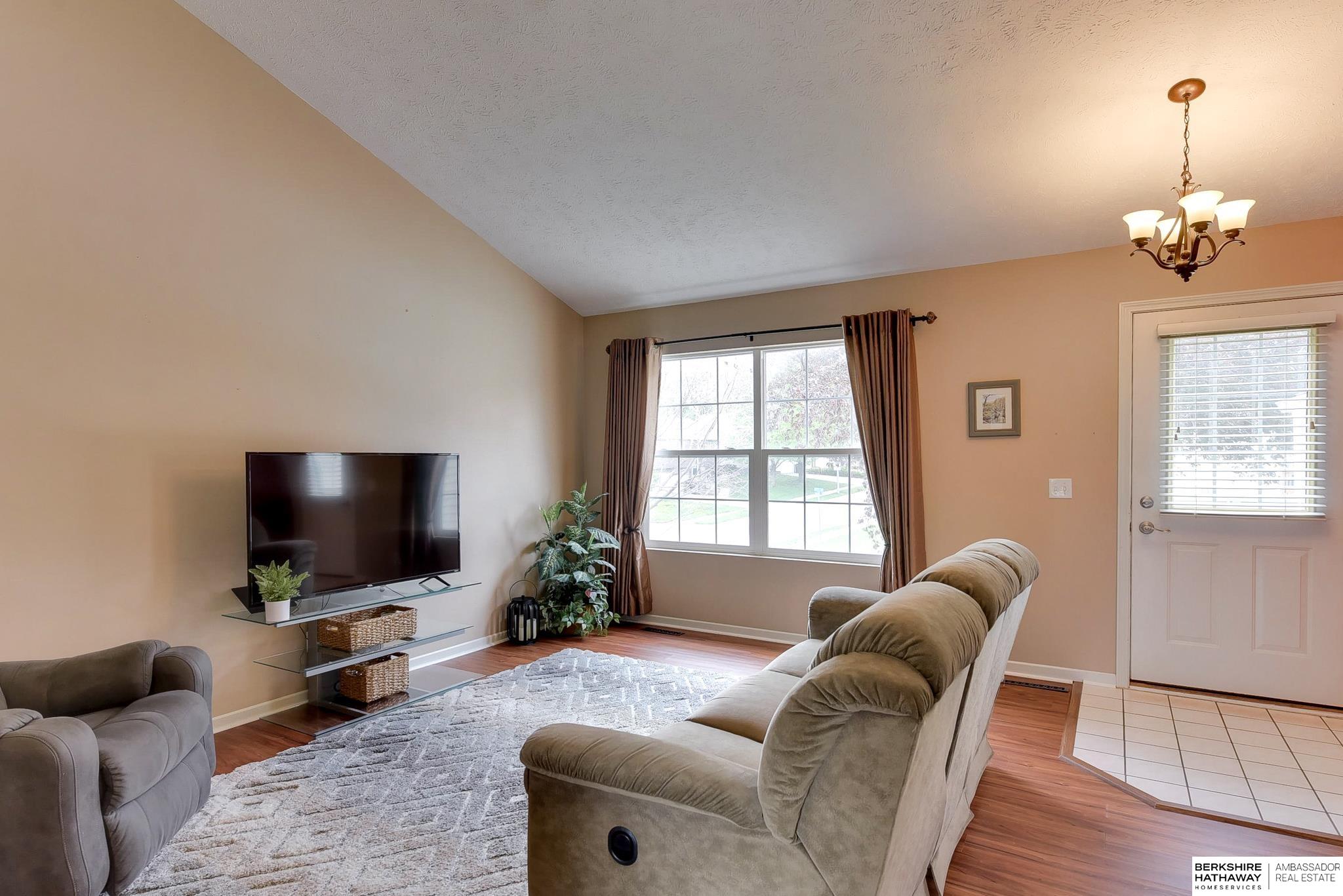 Omaha, Nebraska 68136, United States, 3 Bedrooms Bedrooms, ,2 BathroomsBathrooms,Residential,Pending,119008