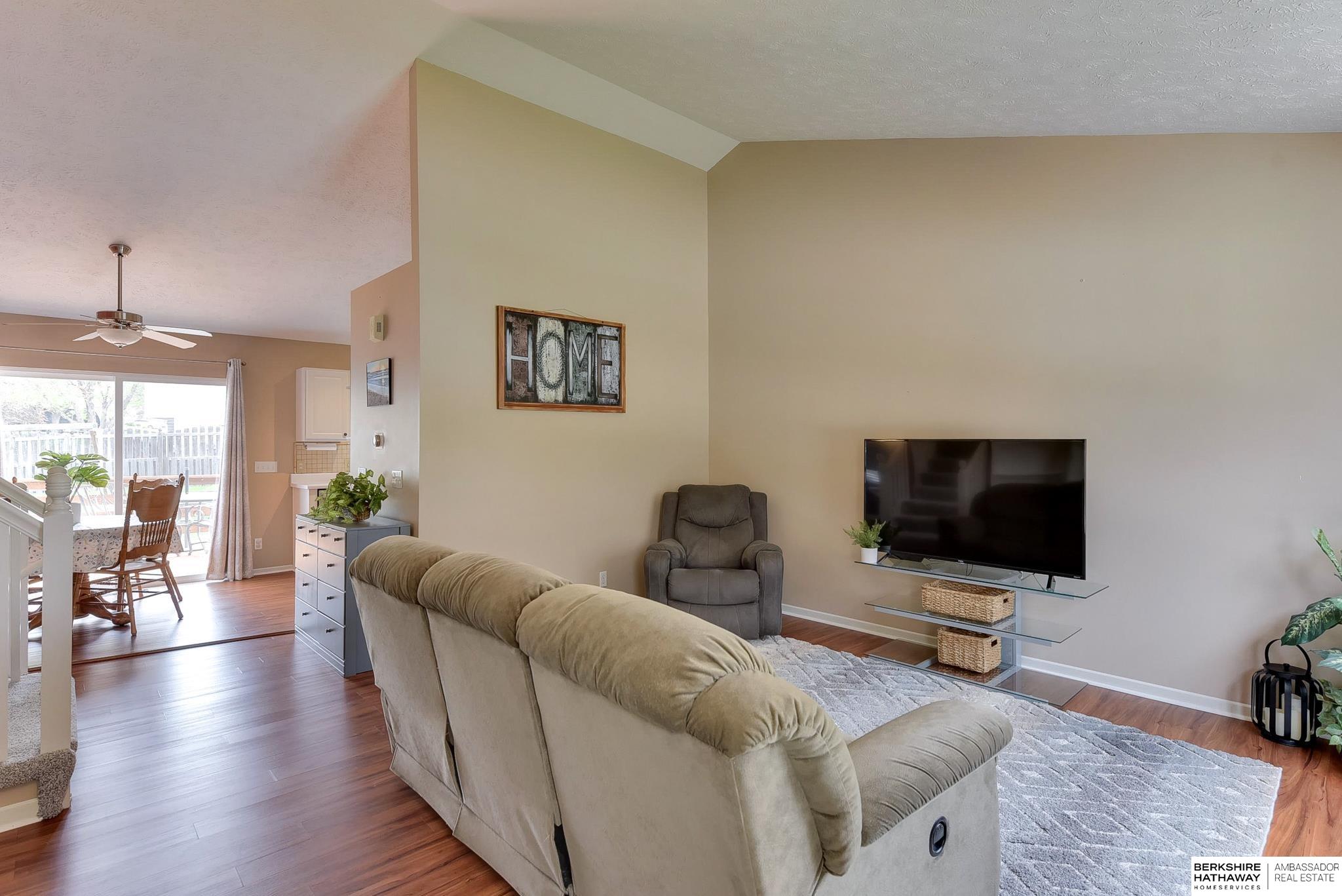 Omaha, Nebraska 68136, United States, 3 Bedrooms Bedrooms, ,2 BathroomsBathrooms,Residential,Pending,119008