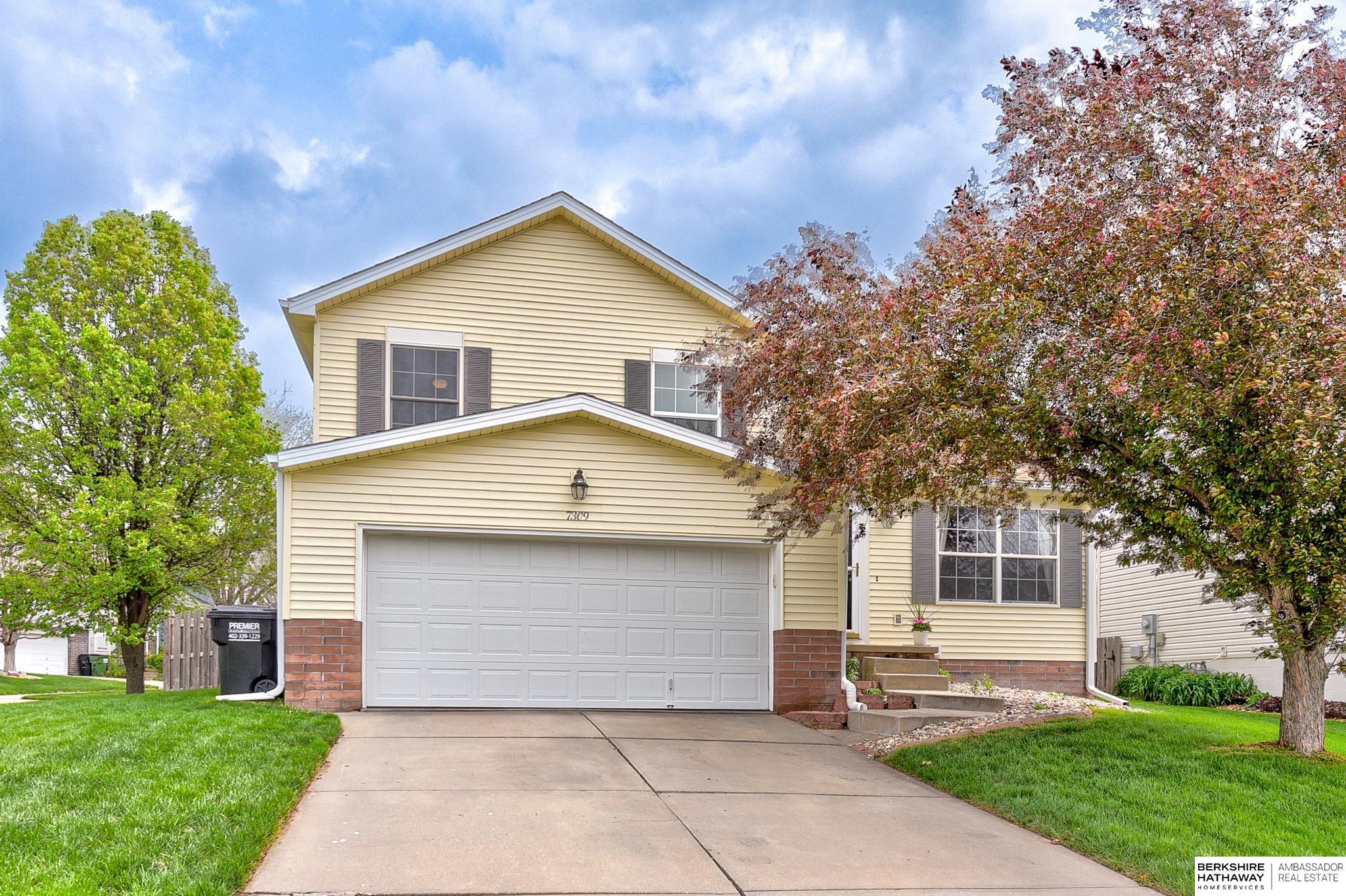 Omaha, Nebraska 68136, United States, 3 Bedrooms Bedrooms, ,2 BathroomsBathrooms,Residential,Pending,119008