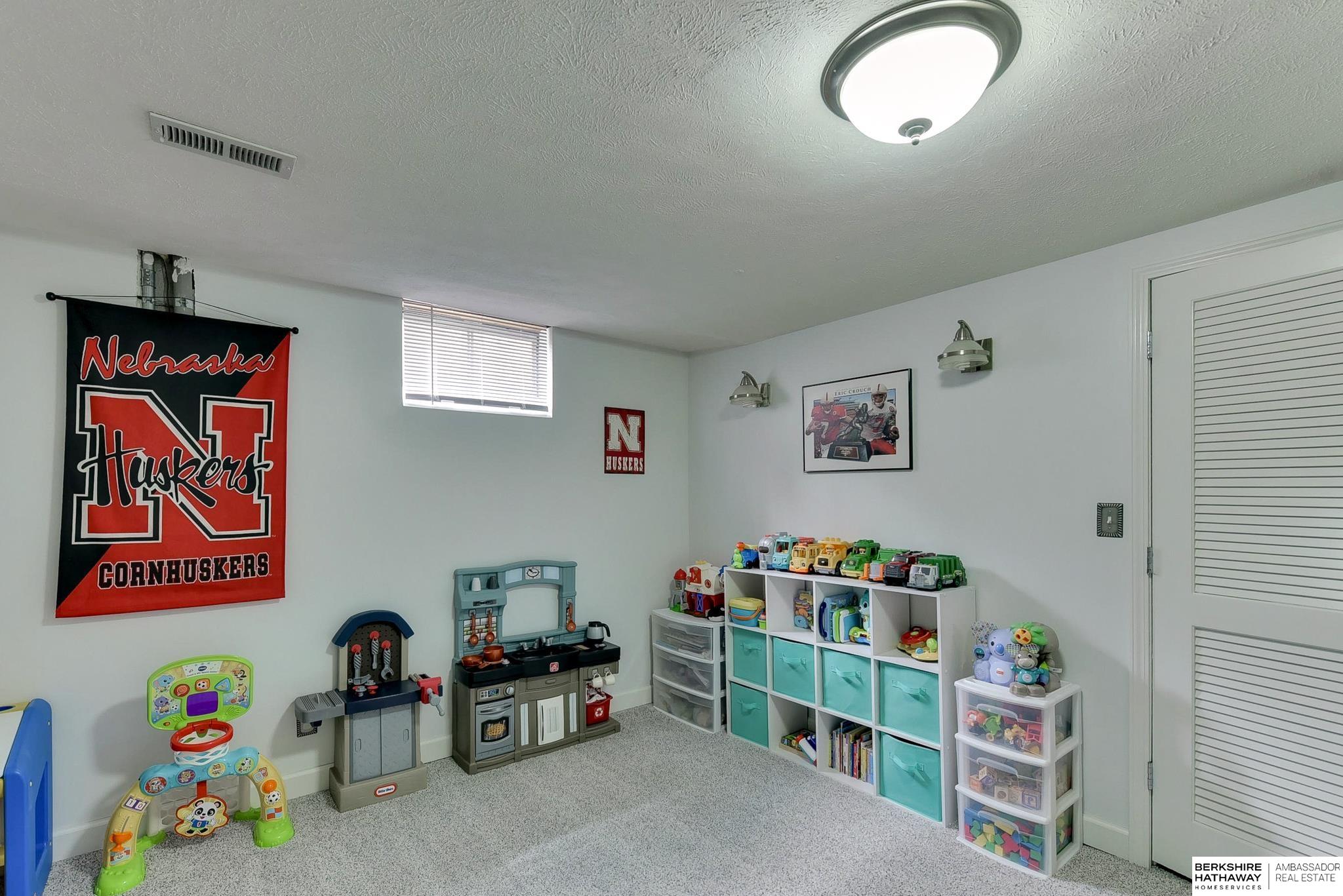 Omaha, Nebraska 68136, United States, 3 Bedrooms Bedrooms, ,2 BathroomsBathrooms,Residential,Pending,119008