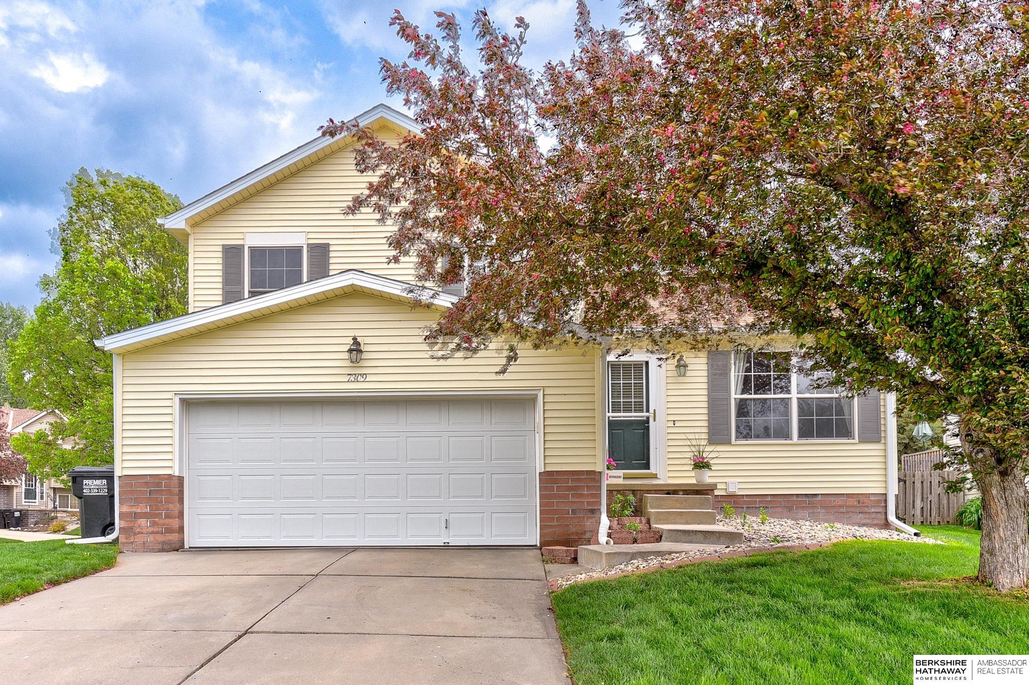 Omaha, Nebraska 68136, United States, 3 Bedrooms Bedrooms, ,2 BathroomsBathrooms,Residential,Pending,119008