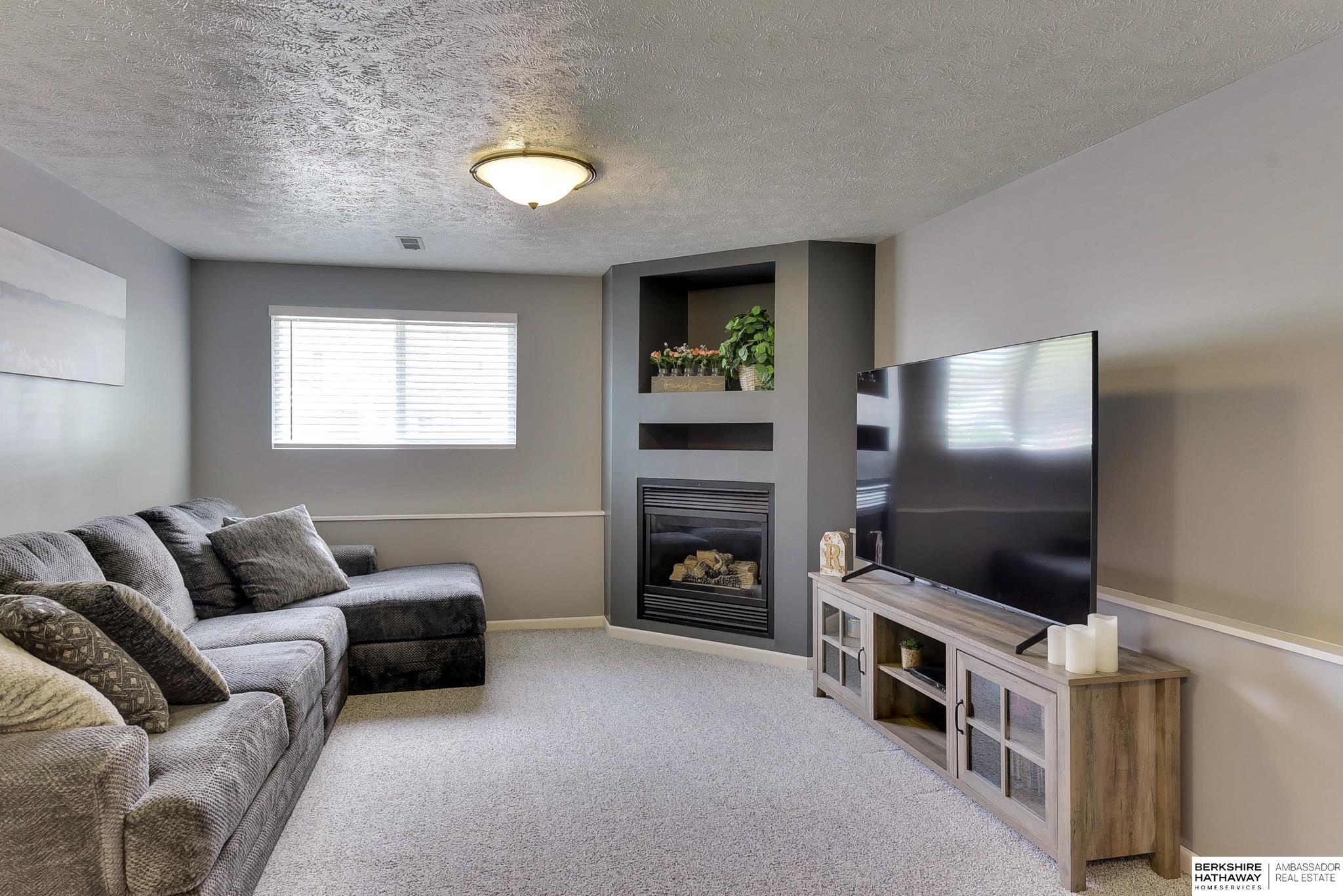 Omaha, Nebraska 68136, United States, 3 Bedrooms Bedrooms, ,2 BathroomsBathrooms,Residential,Pending,119008