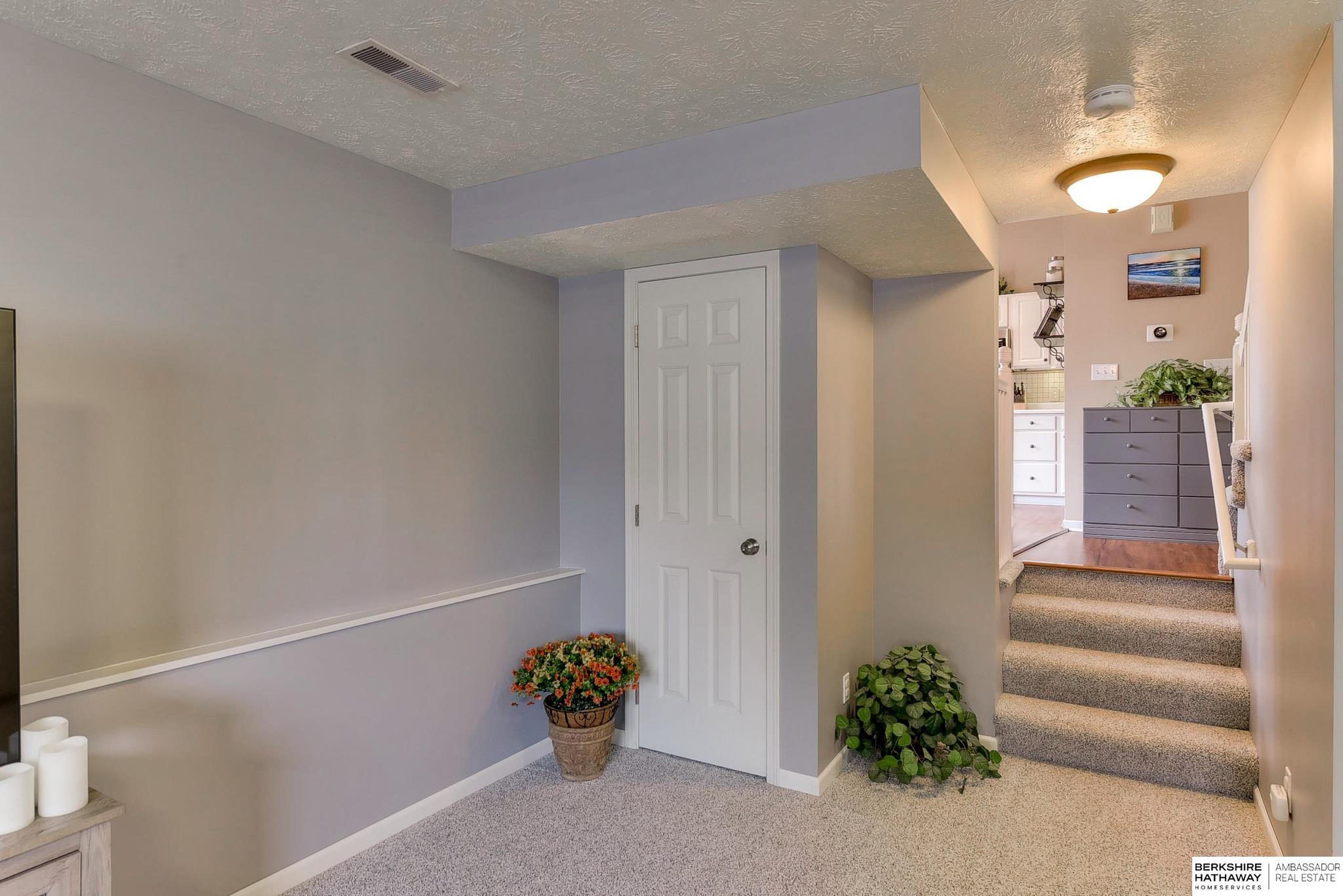 Omaha, Nebraska 68136, United States, 3 Bedrooms Bedrooms, ,2 BathroomsBathrooms,Residential,Pending,119008