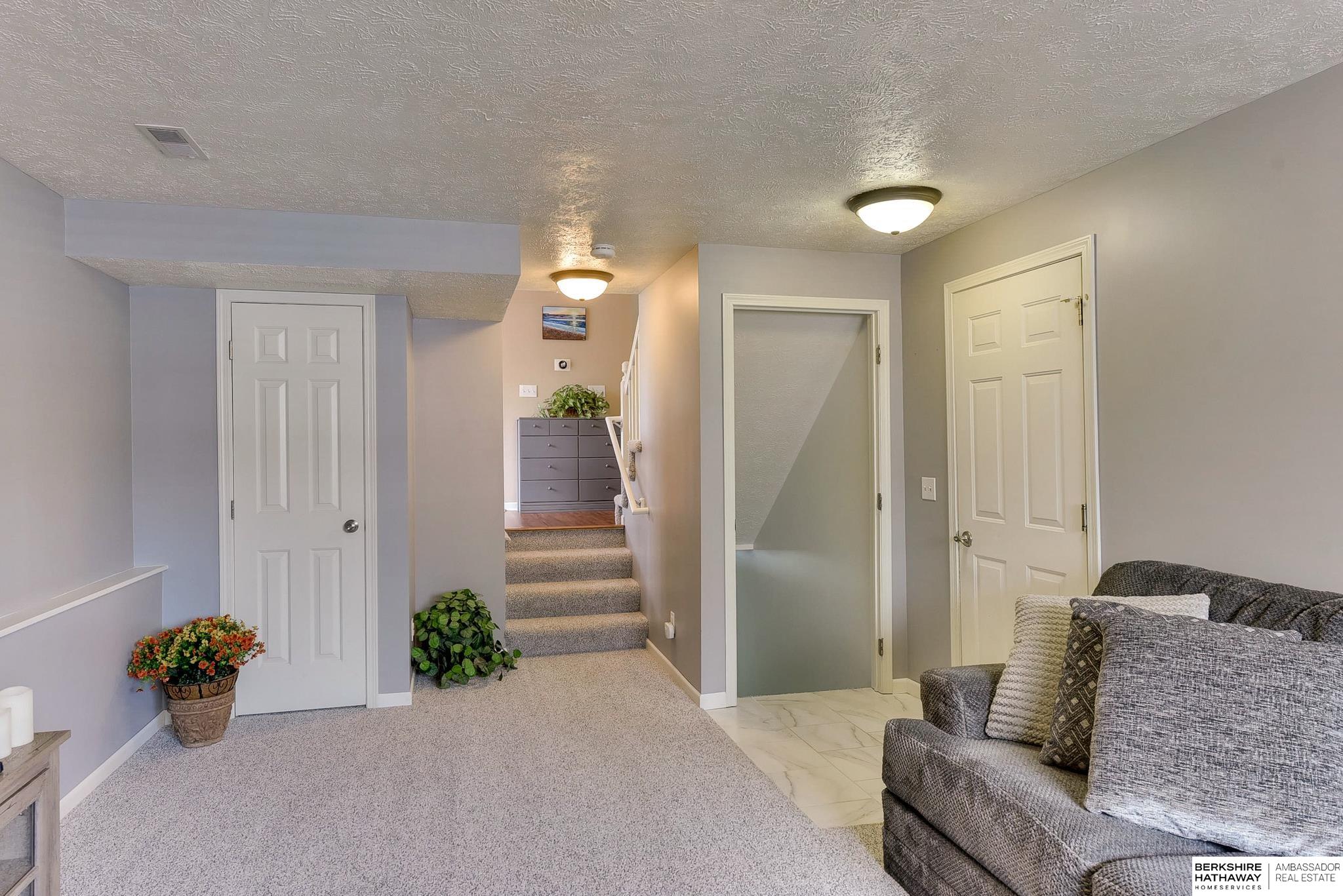 Omaha, Nebraska 68136, United States, 3 Bedrooms Bedrooms, ,2 BathroomsBathrooms,Residential,Pending,119008