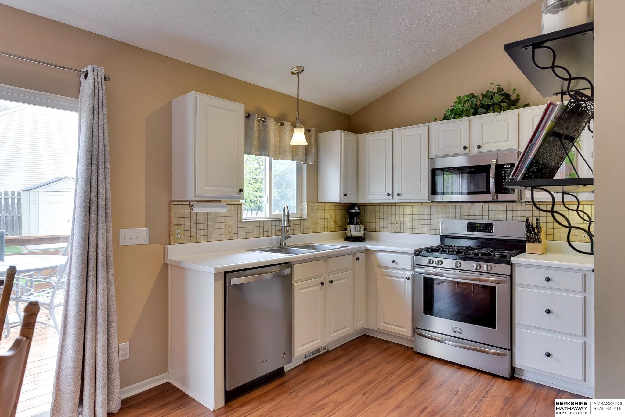 Omaha, Nebraska 68136, United States, 3 Bedrooms Bedrooms, ,2 BathroomsBathrooms,Residential,Pending,119008