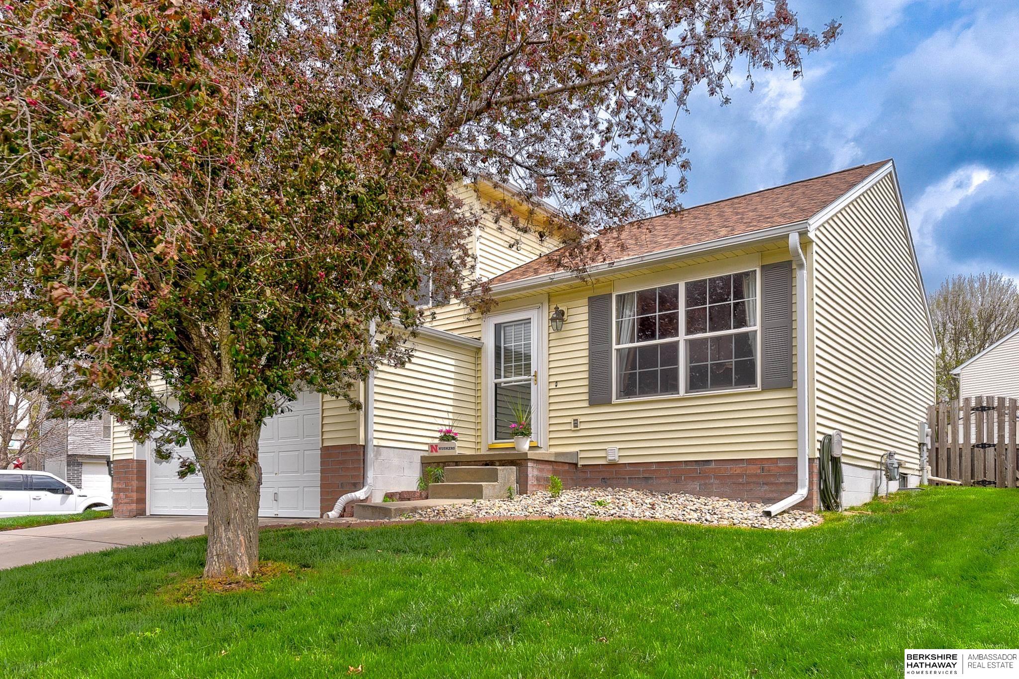 Omaha, Nebraska 68136, United States, 3 Bedrooms Bedrooms, ,2 BathroomsBathrooms,Residential,Pending,119008