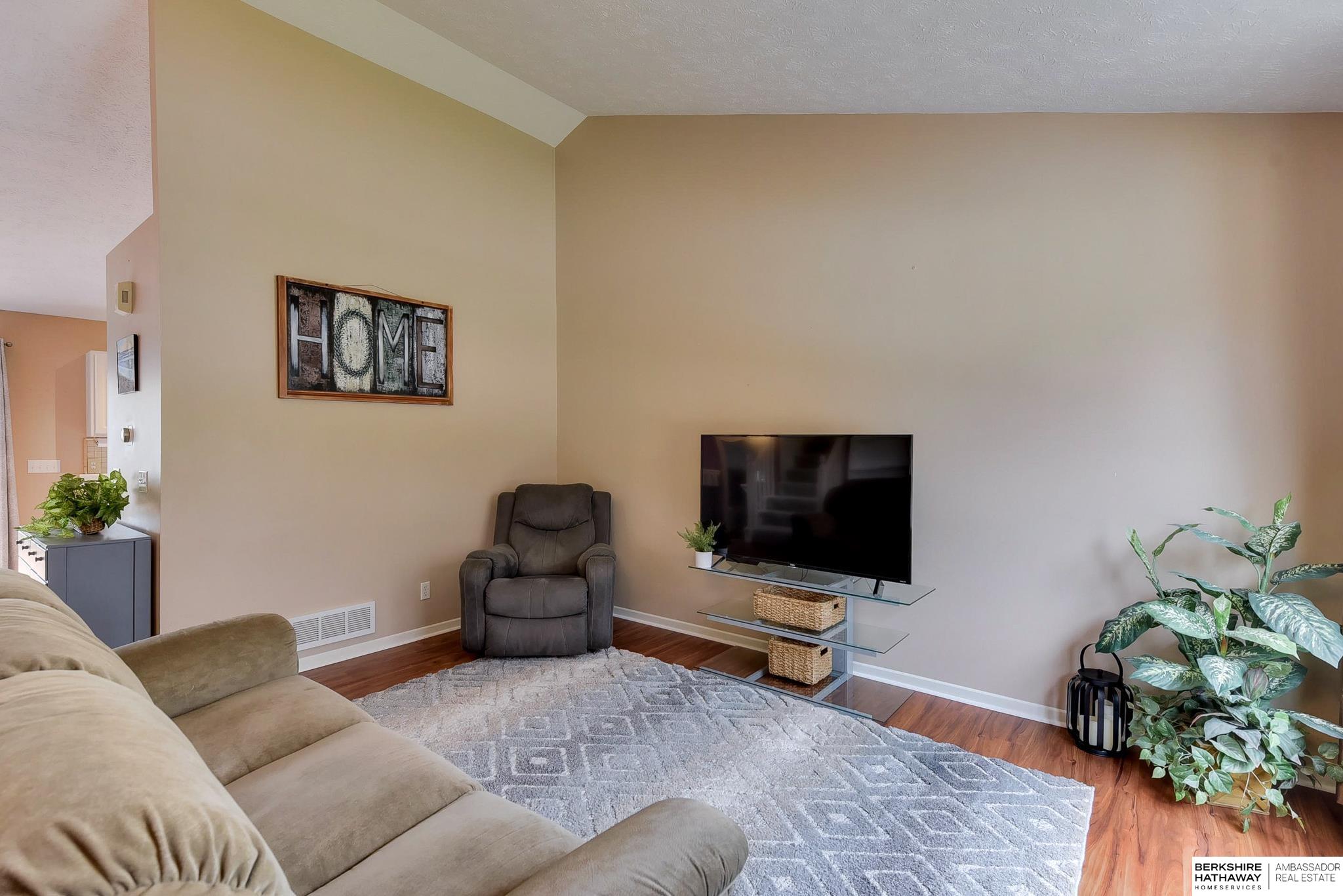 Omaha, Nebraska 68136, United States, 3 Bedrooms Bedrooms, ,2 BathroomsBathrooms,Residential,Pending,119008