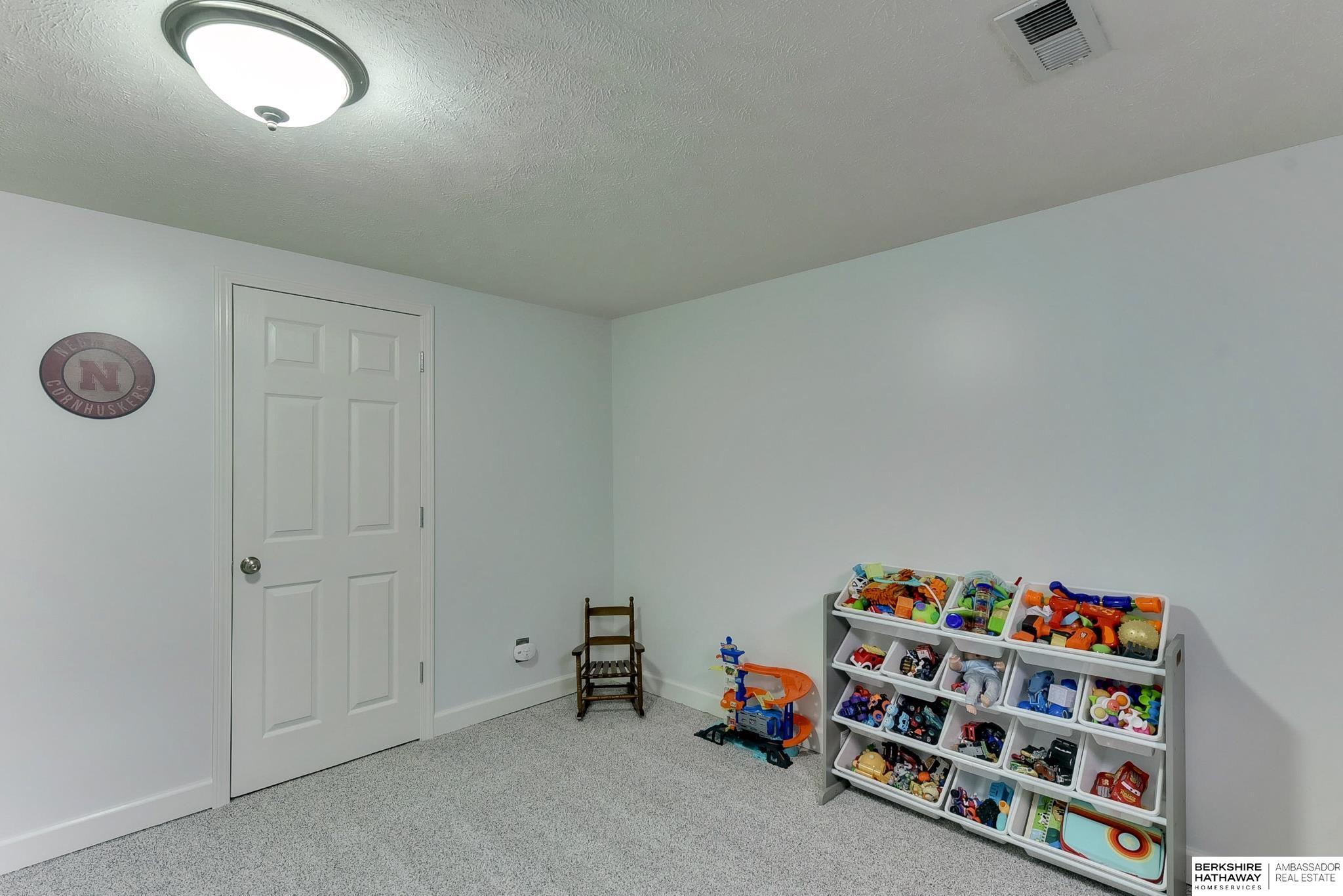 Omaha, Nebraska 68136, United States, 3 Bedrooms Bedrooms, ,2 BathroomsBathrooms,Residential,Pending,119008