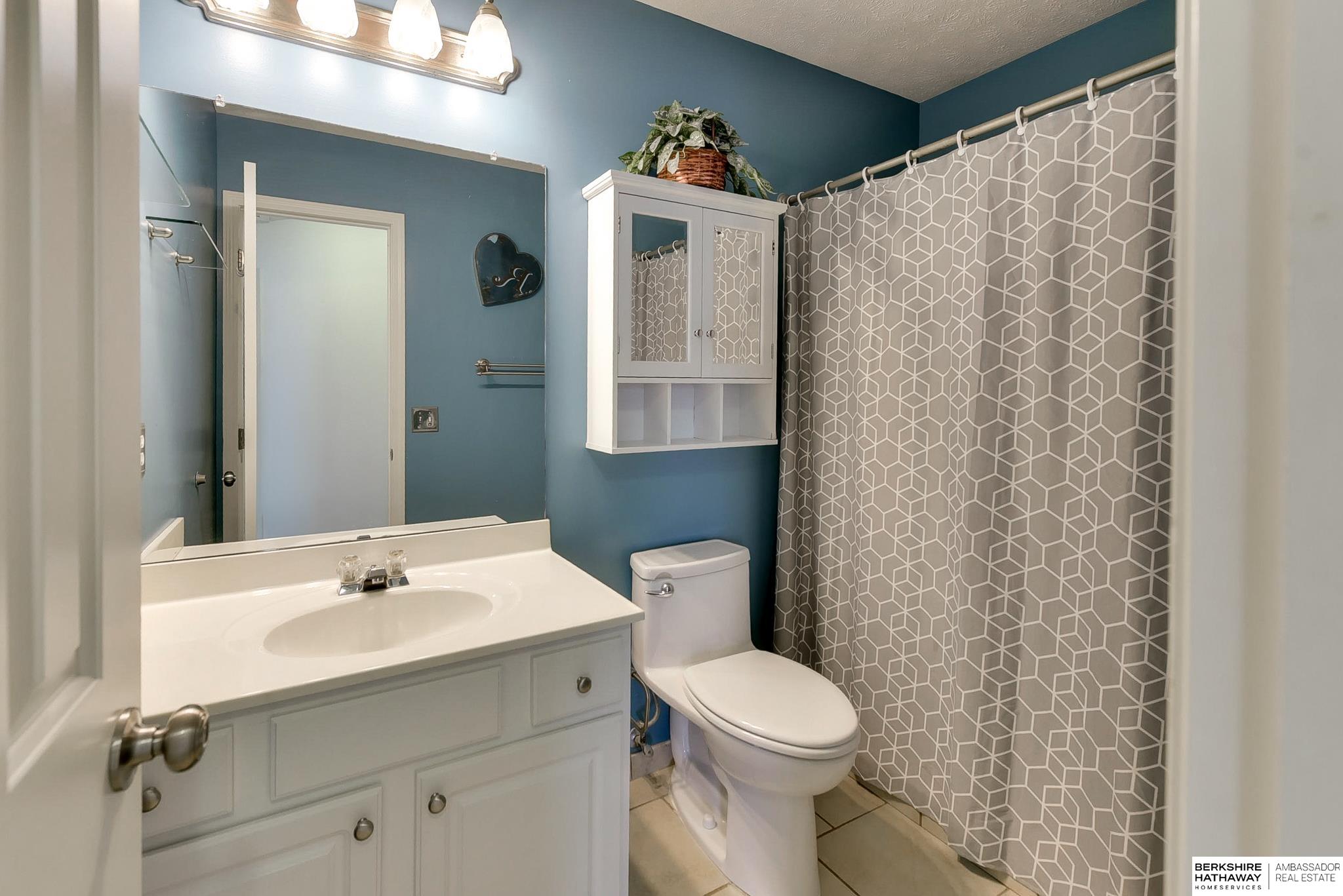 Omaha, Nebraska 68136, United States, 3 Bedrooms Bedrooms, ,2 BathroomsBathrooms,Residential,Pending,119008