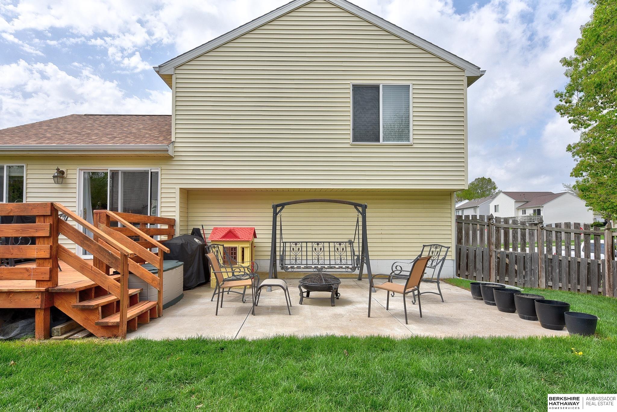 Omaha, Nebraska 68136, United States, 3 Bedrooms Bedrooms, ,2 BathroomsBathrooms,Residential,Pending,119008