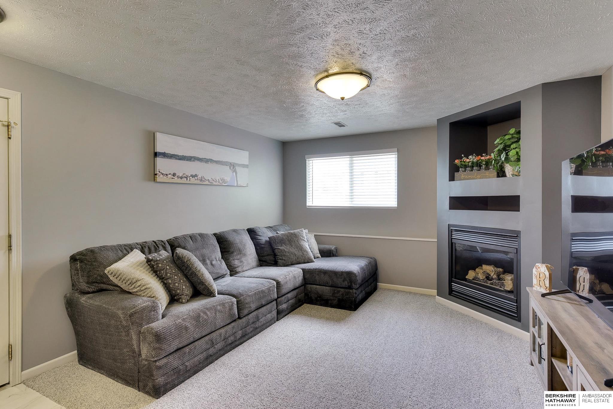 Omaha, Nebraska 68136, United States, 3 Bedrooms Bedrooms, ,2 BathroomsBathrooms,Residential,Pending,119008