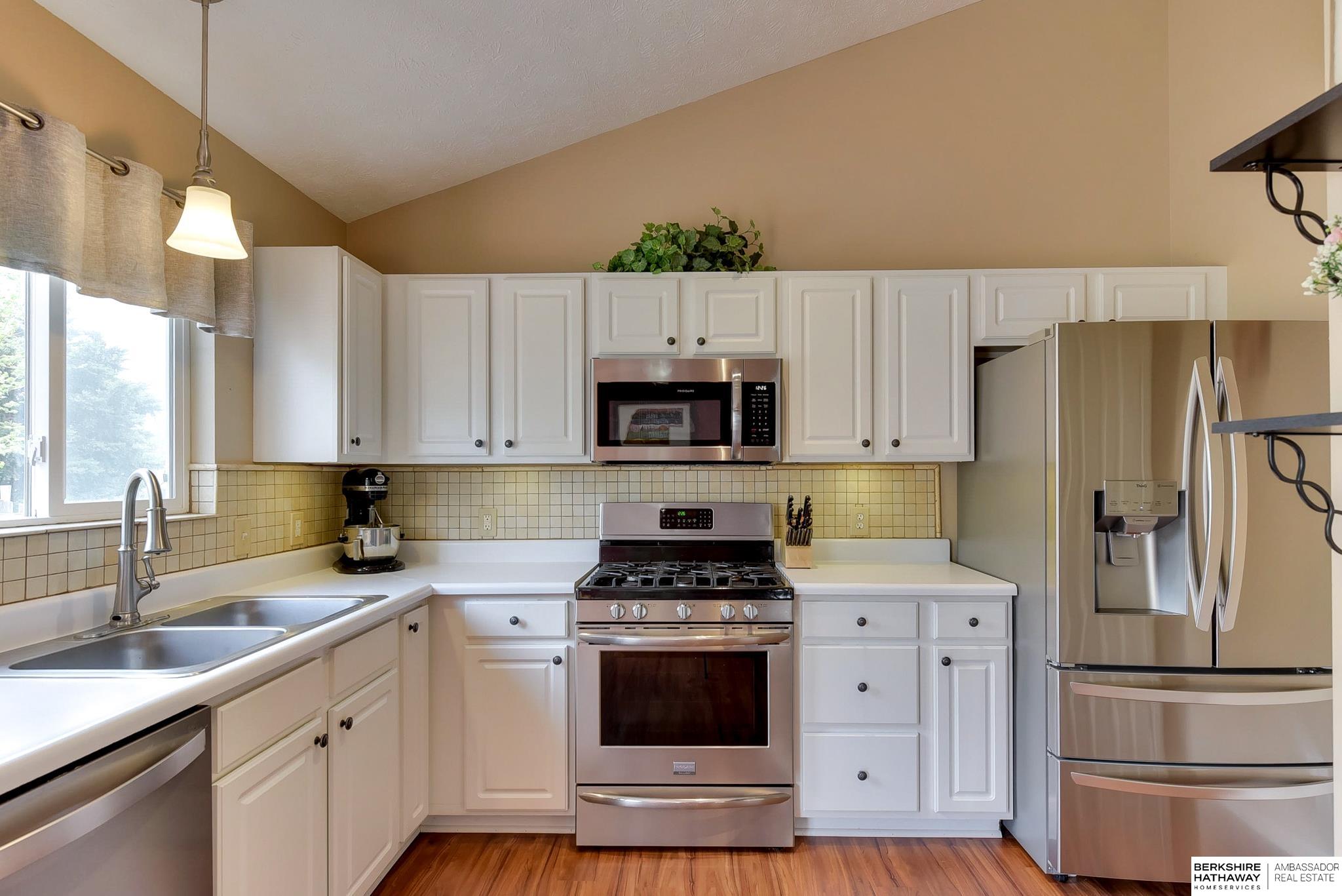 Omaha, Nebraska 68136, United States, 3 Bedrooms Bedrooms, ,2 BathroomsBathrooms,Residential,Pending,119008