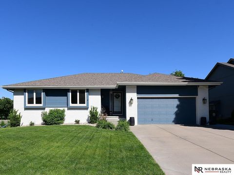 Photo of 21890 Plum Creek Drive, Gretna, NE 68028 (MLS # 22613319)