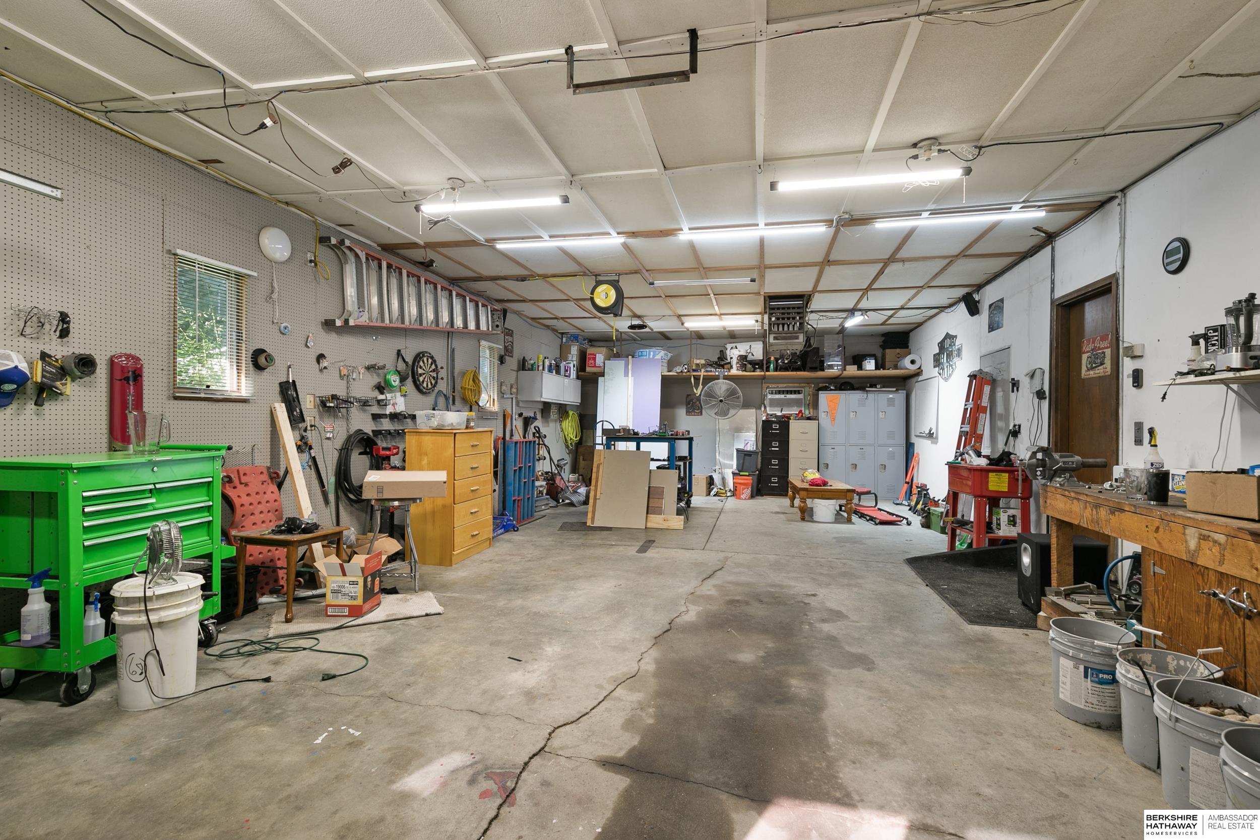 Lincoln, Nebraska 68521, United States, 3 Bedrooms Bedrooms, ,2 BathroomsBathrooms,Residential,Active,237840