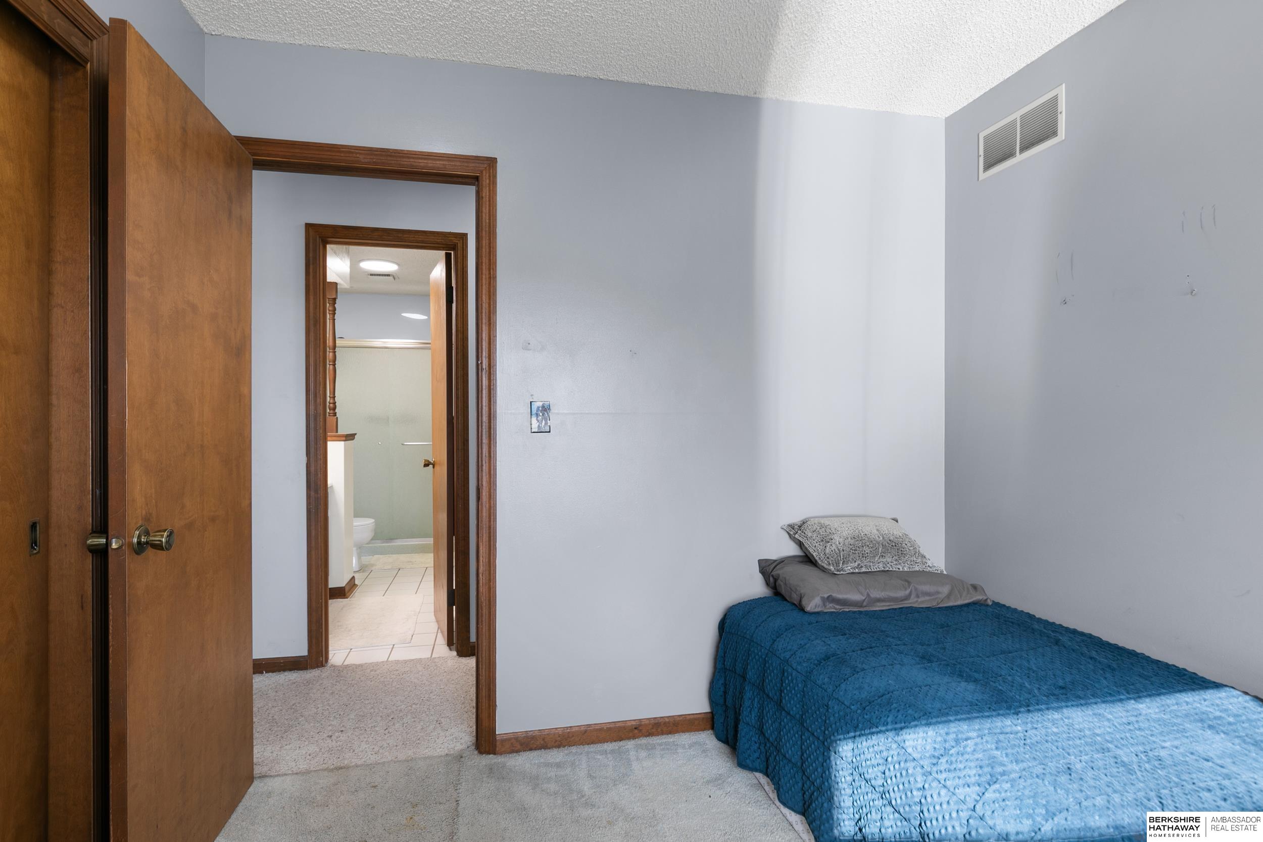 Lincoln, Nebraska 68521, United States, 3 Bedrooms Bedrooms, ,2 BathroomsBathrooms,Residential,Active,237840