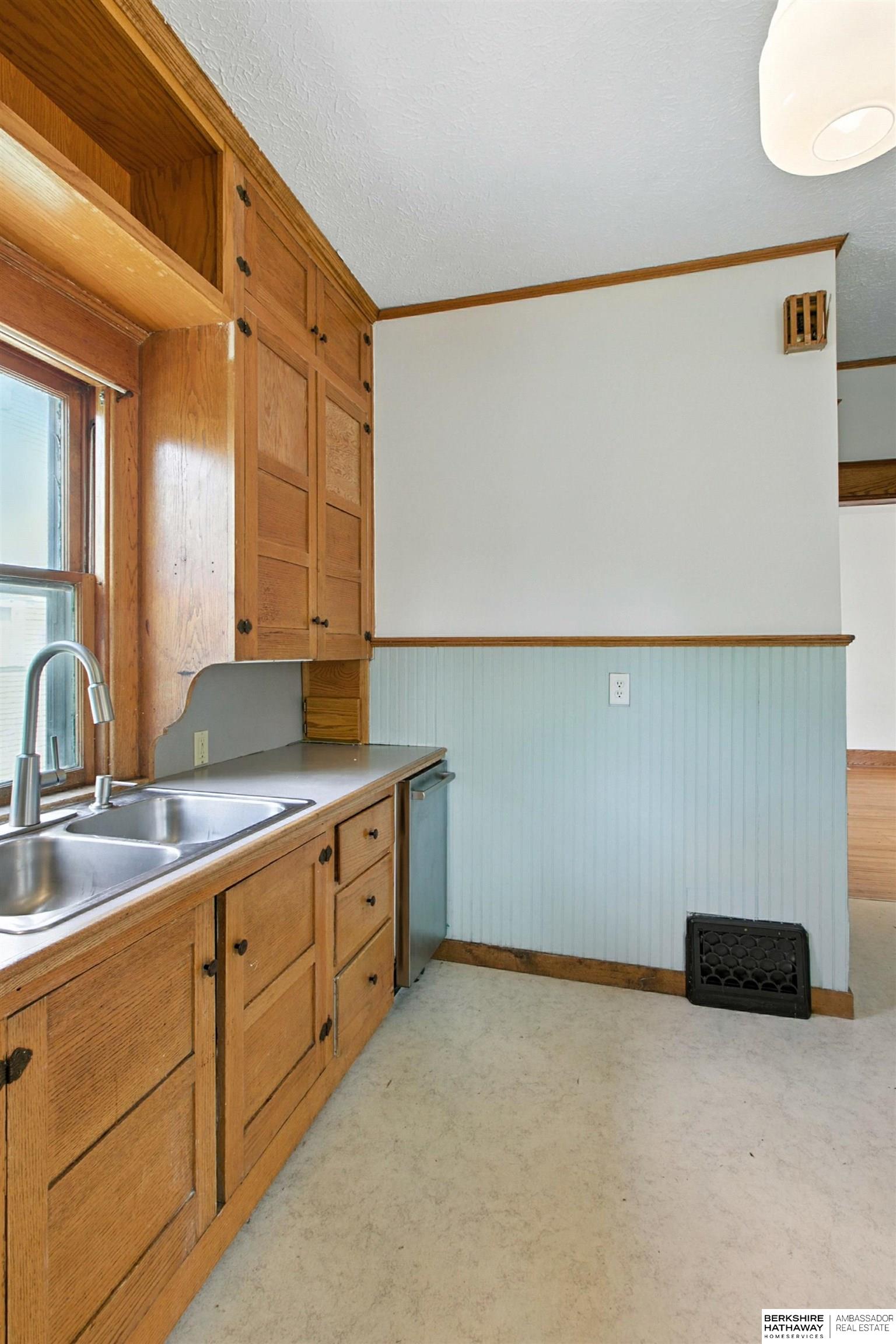 Lincoln, Nebraska 68502, United States, 3 Bedrooms Bedrooms, ,2 BathroomsBathrooms,Residential,Active,217034