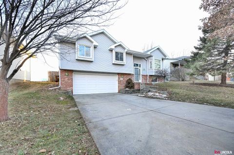 Photo of 5301 Elk Ridge Road, Lincoln, NE 68516 (MLS # 22601554)