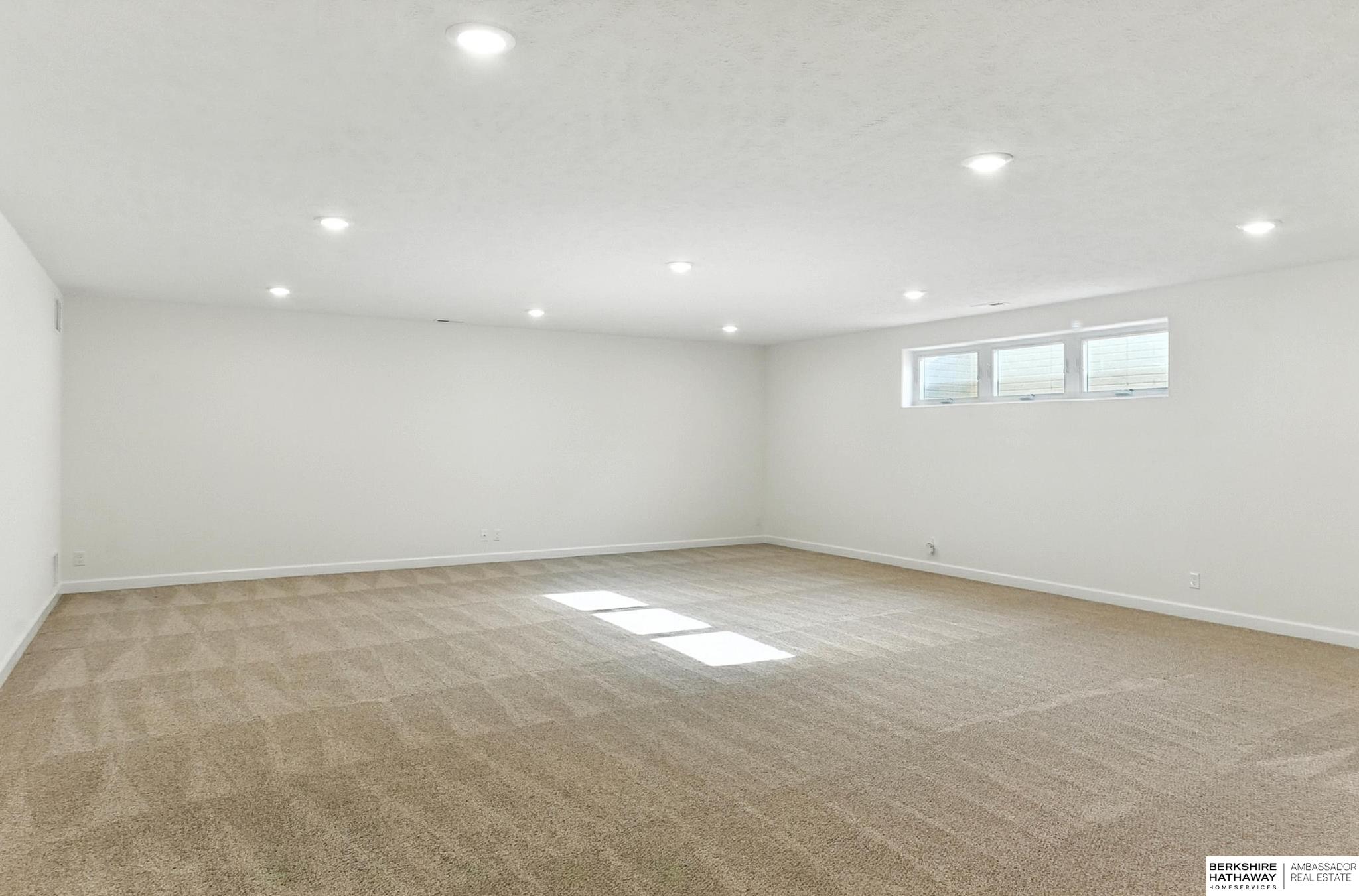 Omaha, Nebraska 68135, United States, 4 Bedrooms Bedrooms, ,3 BathroomsBathrooms,Residential,Pending,202607