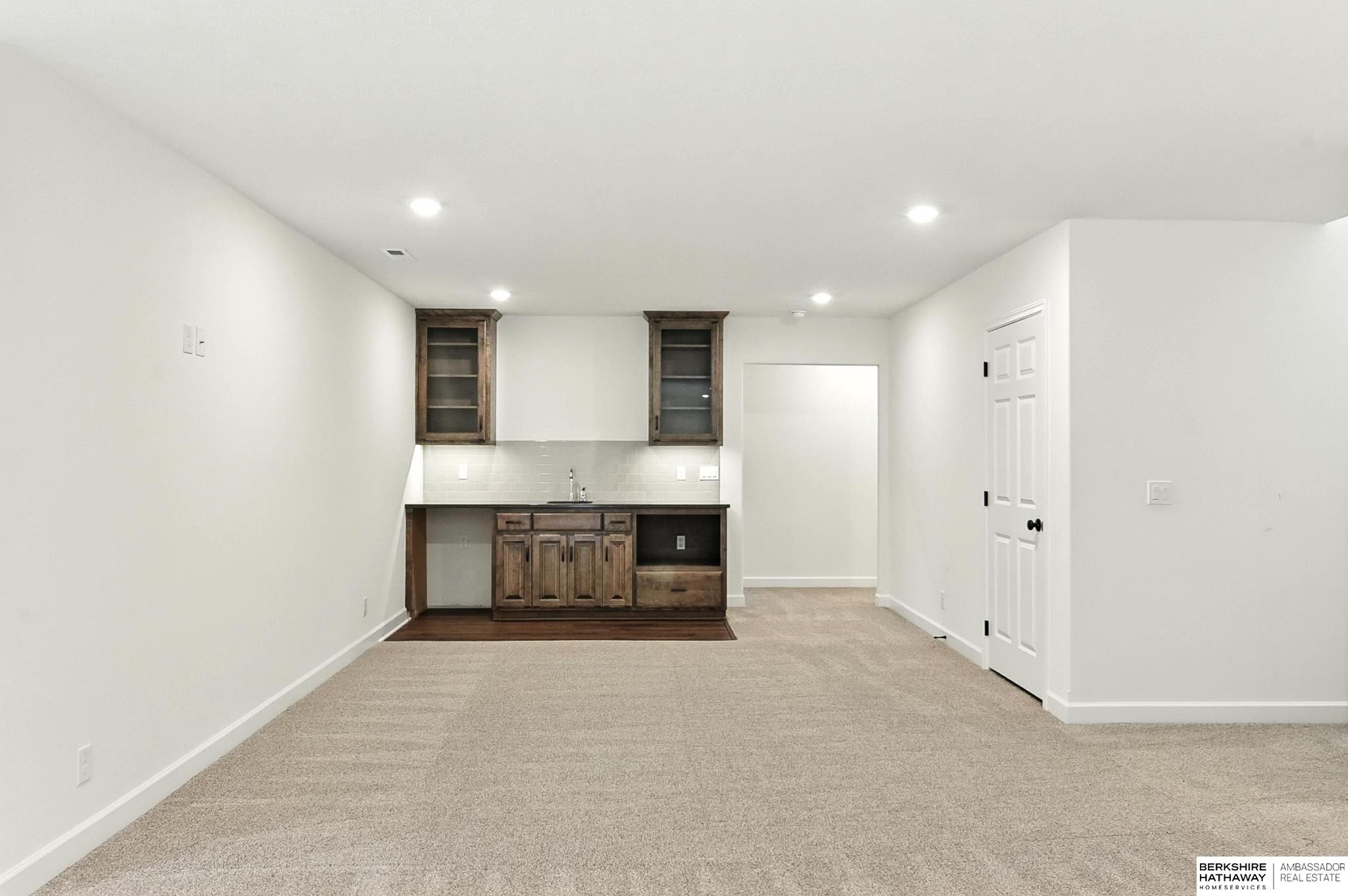 Omaha, Nebraska 68135, United States, 4 Bedrooms Bedrooms, ,3 BathroomsBathrooms,Residential,Pending,202607