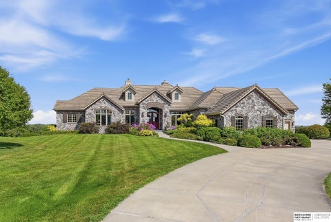 Photo of 1586 Avignon Circle, Yutan, NE 68073 (MLS # 22623674)