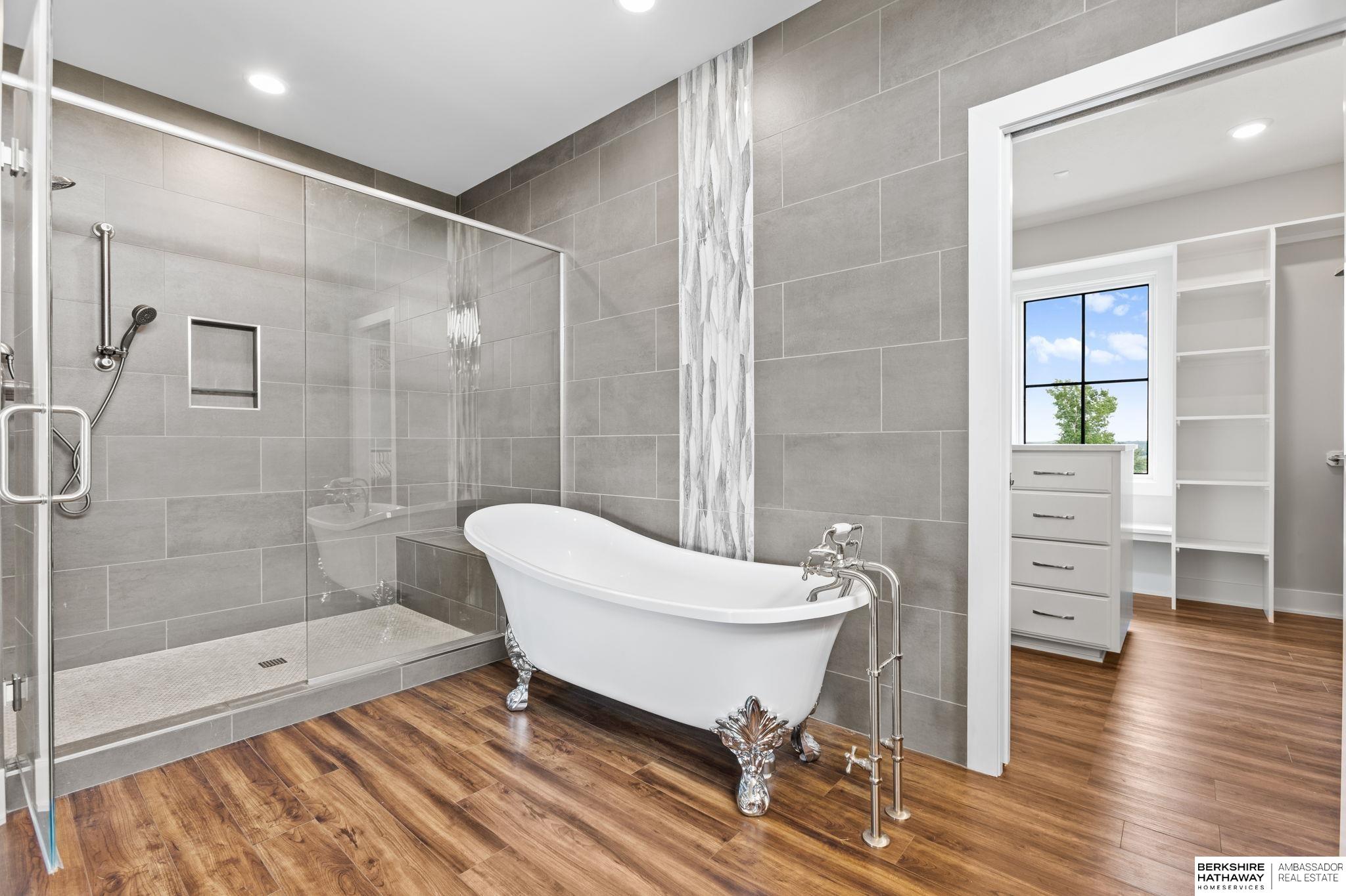 Louisville, Nebraska 68037, United States, 5 Bedrooms Bedrooms, ,3 BathroomsBathrooms,Residential,Active,197056