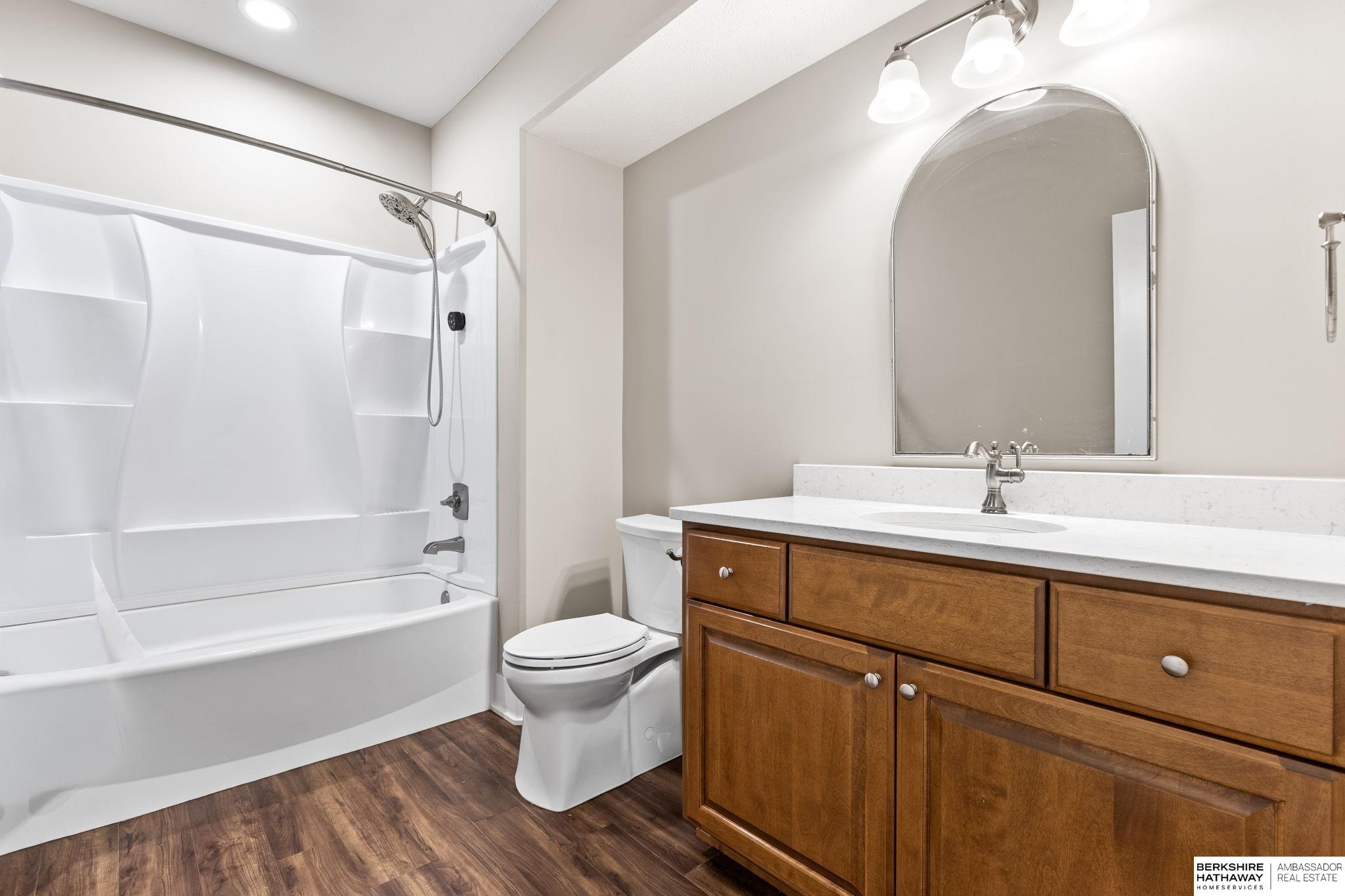 Louisville, Nebraska 68037, United States, 5 Bedrooms Bedrooms, ,3 BathroomsBathrooms,Residential,Active,197056