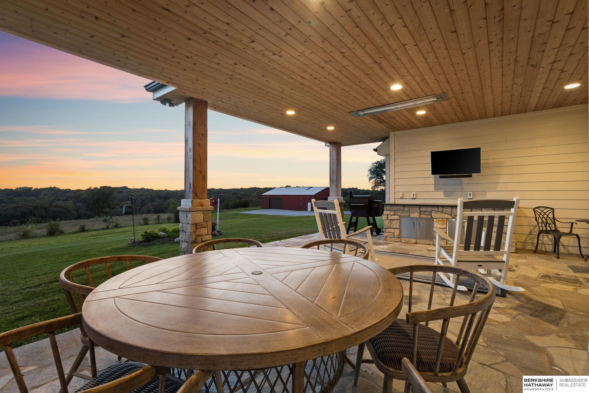 Louisville, Nebraska 68037, United States, 5 Bedrooms Bedrooms, ,3 BathroomsBathrooms,Residential,Active,197056