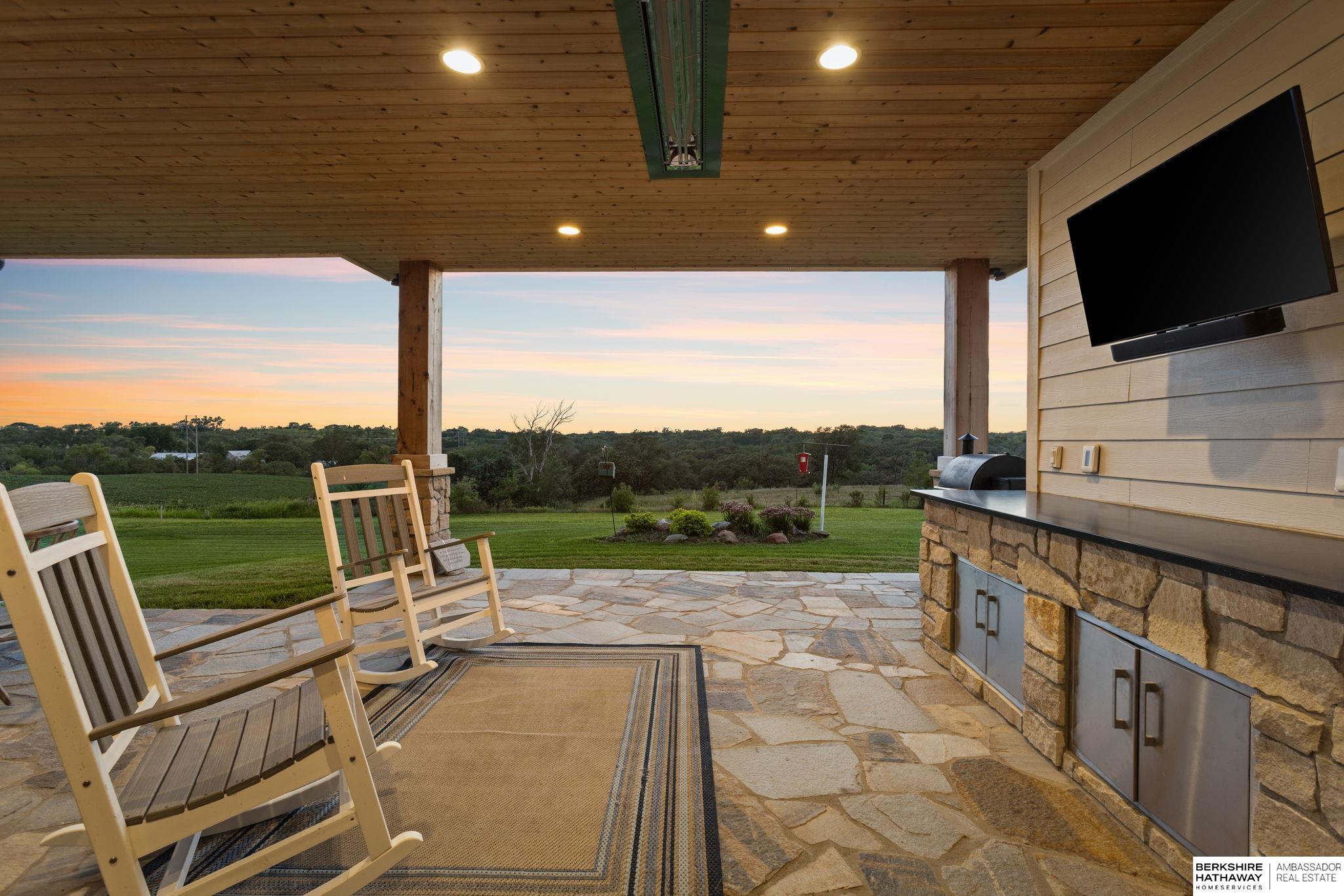 Louisville, Nebraska 68037, United States, 5 Bedrooms Bedrooms, ,3 BathroomsBathrooms,Residential,Active,197056