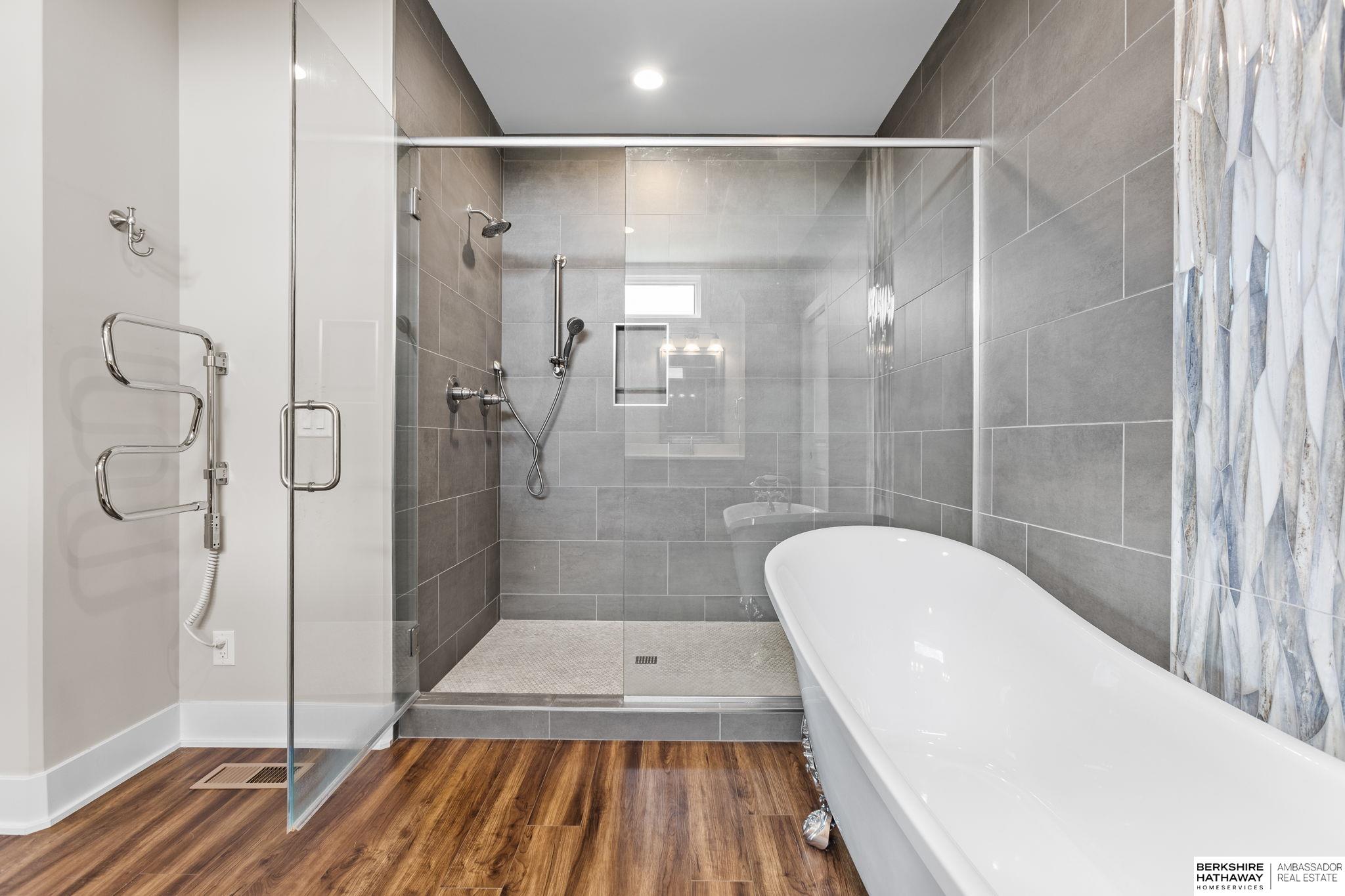 Louisville, Nebraska 68037, United States, 5 Bedrooms Bedrooms, ,3 BathroomsBathrooms,Residential,Active,197056