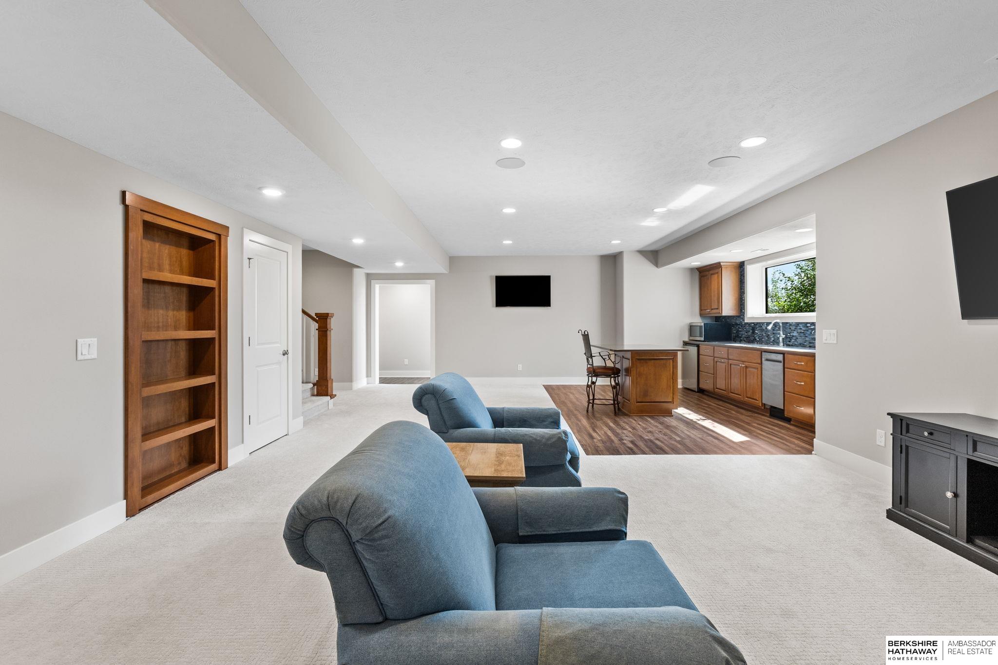 Louisville, Nebraska 68037, United States, 5 Bedrooms Bedrooms, ,3 BathroomsBathrooms,Residential,Active,197056