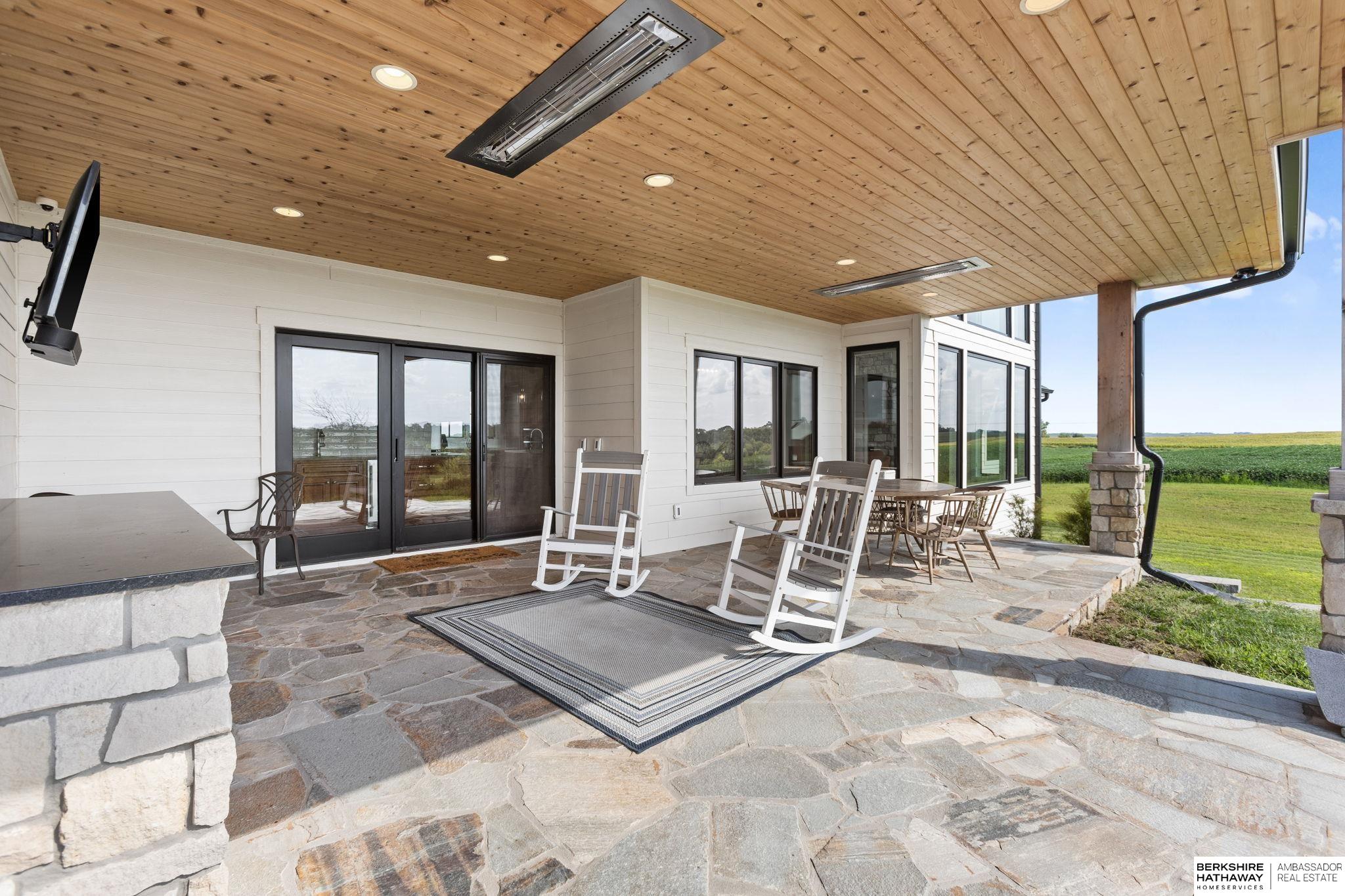 Louisville, Nebraska 68037, United States, 5 Bedrooms Bedrooms, ,3 BathroomsBathrooms,Residential,Active,197056