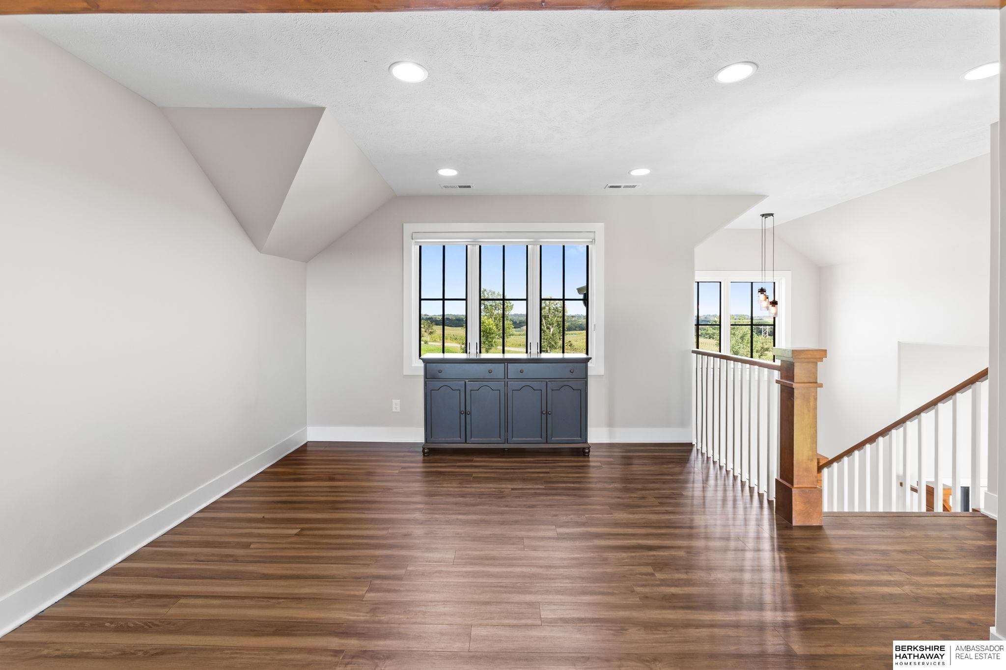 Louisville, Nebraska 68037, United States, 5 Bedrooms Bedrooms, ,3 BathroomsBathrooms,Residential,Active,197056