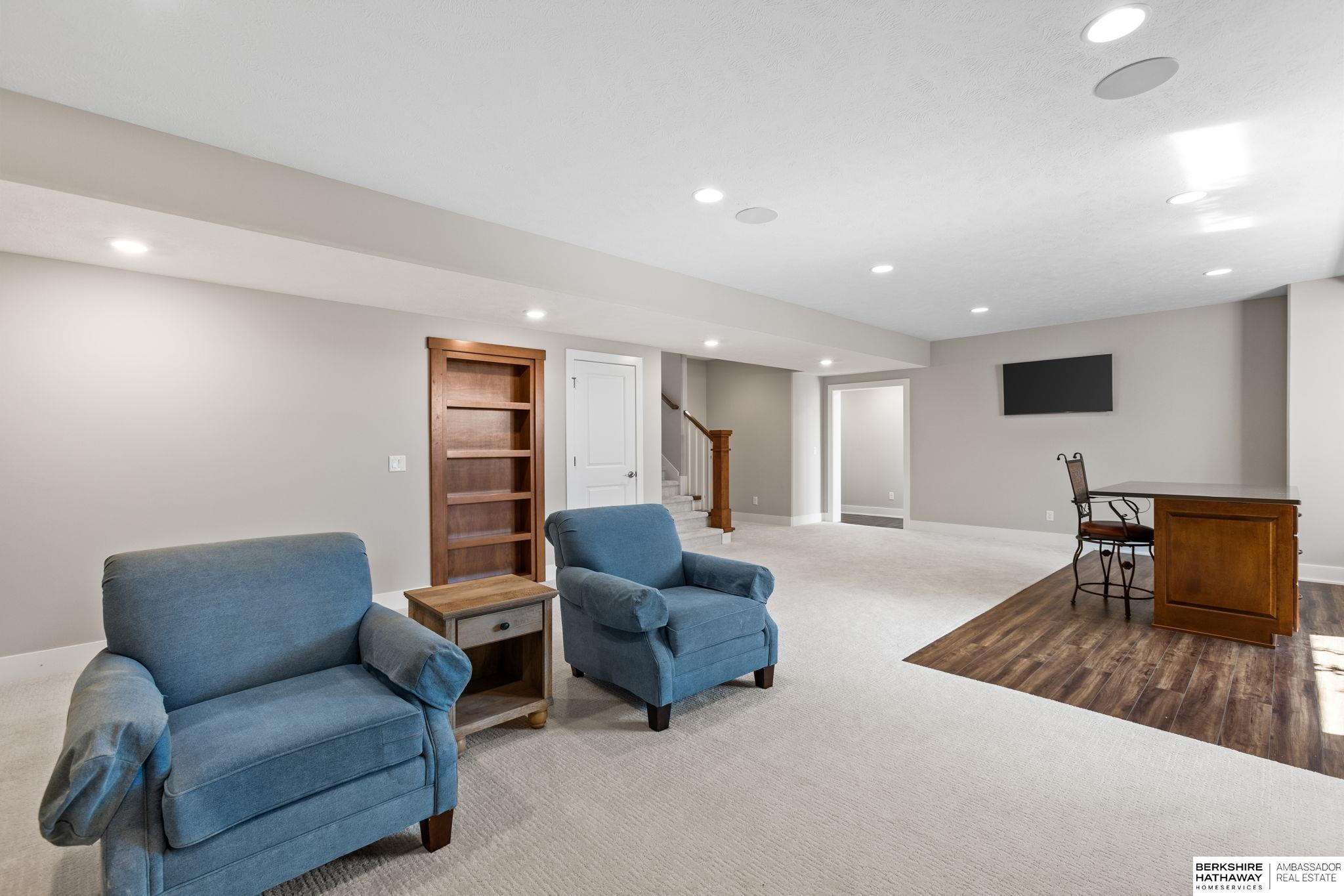 Louisville, Nebraska 68037, United States, 5 Bedrooms Bedrooms, ,3 BathroomsBathrooms,Residential,Active,197056