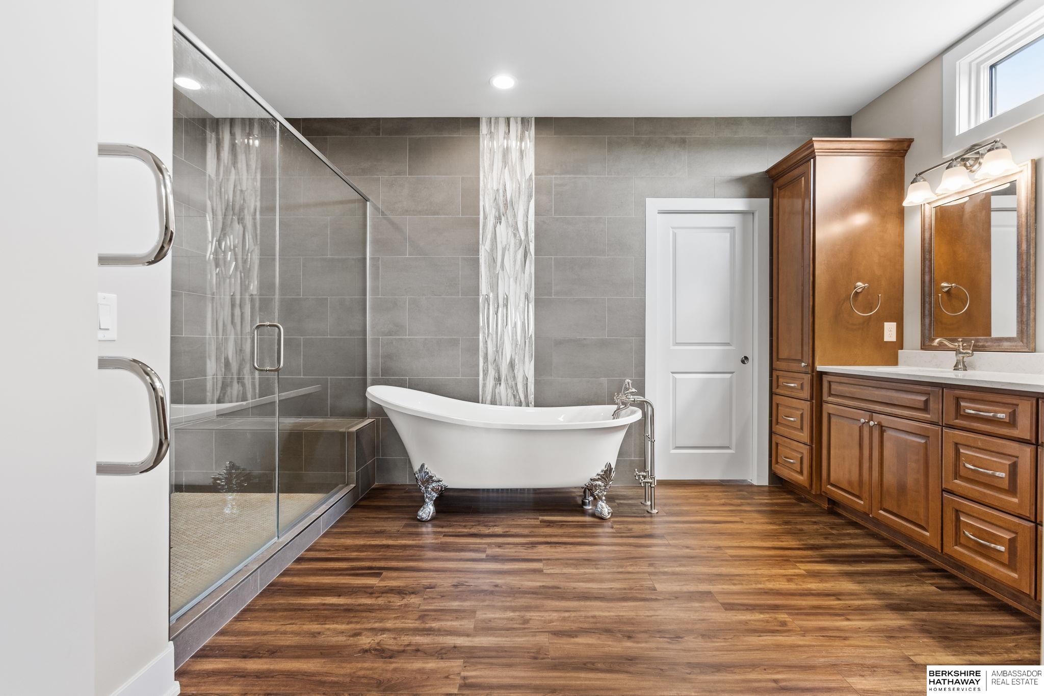 Louisville, Nebraska 68037, United States, 5 Bedrooms Bedrooms, ,3 BathroomsBathrooms,Residential,Active,197056